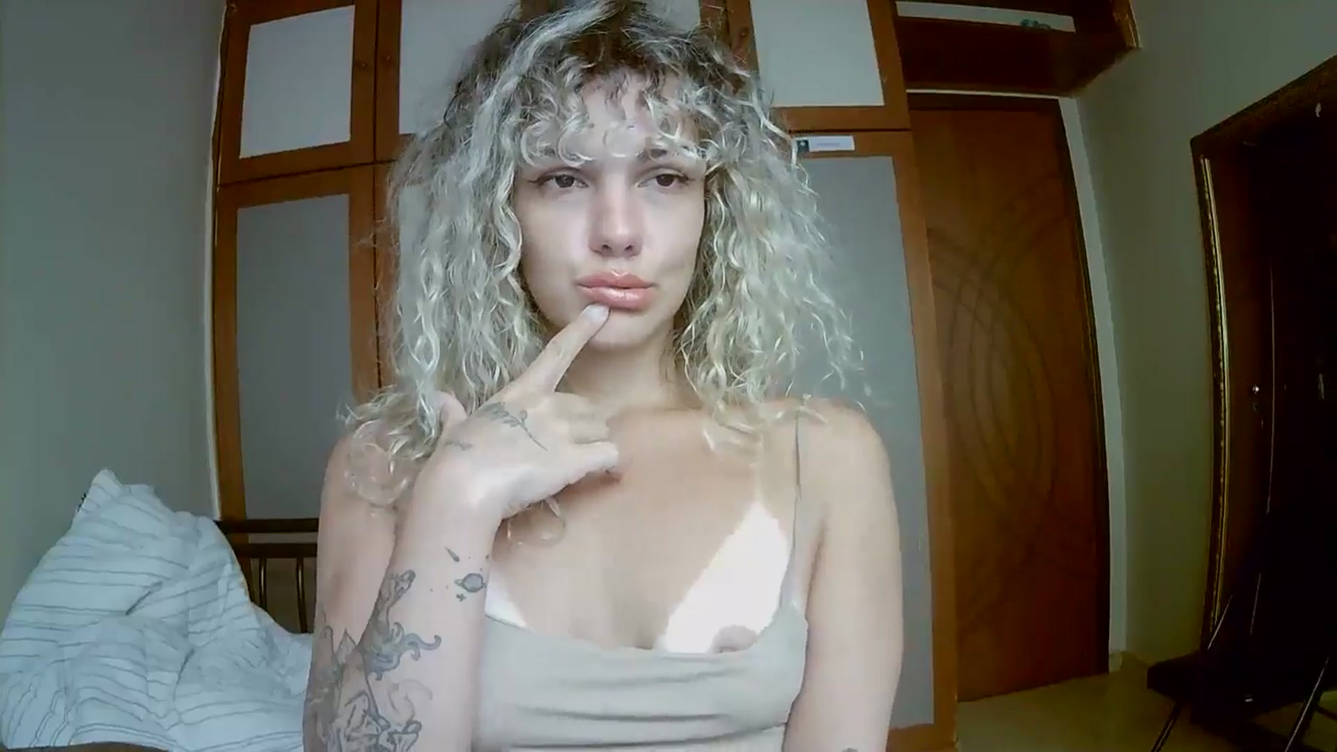 Gallery image thumbnail from BeckJones's myfreecams stream on, 04/07/2025, 16:51 image 12 of 20