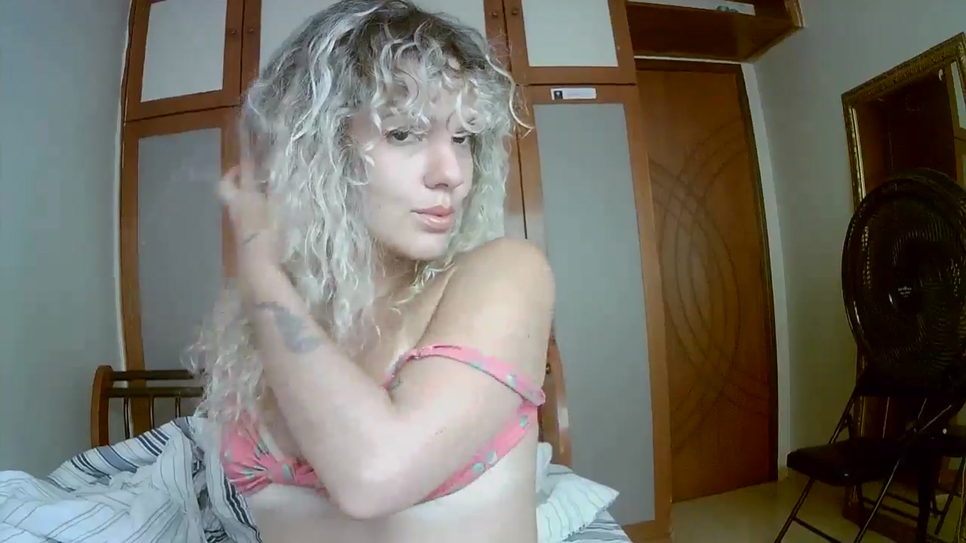 Gallery image thumbnail from BeckJones's myfreecams stream on, 04/09/2025, 14:32 image 6 of 20