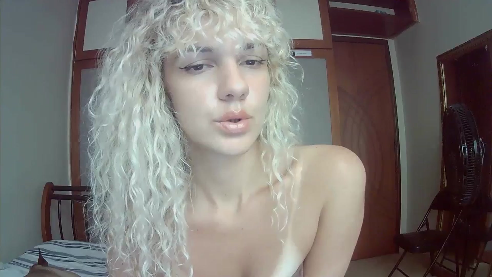 Gallery image thumbnail from BeckJones's myfreecams stream on, 04/16/2025, 15:10 image 17 of 20