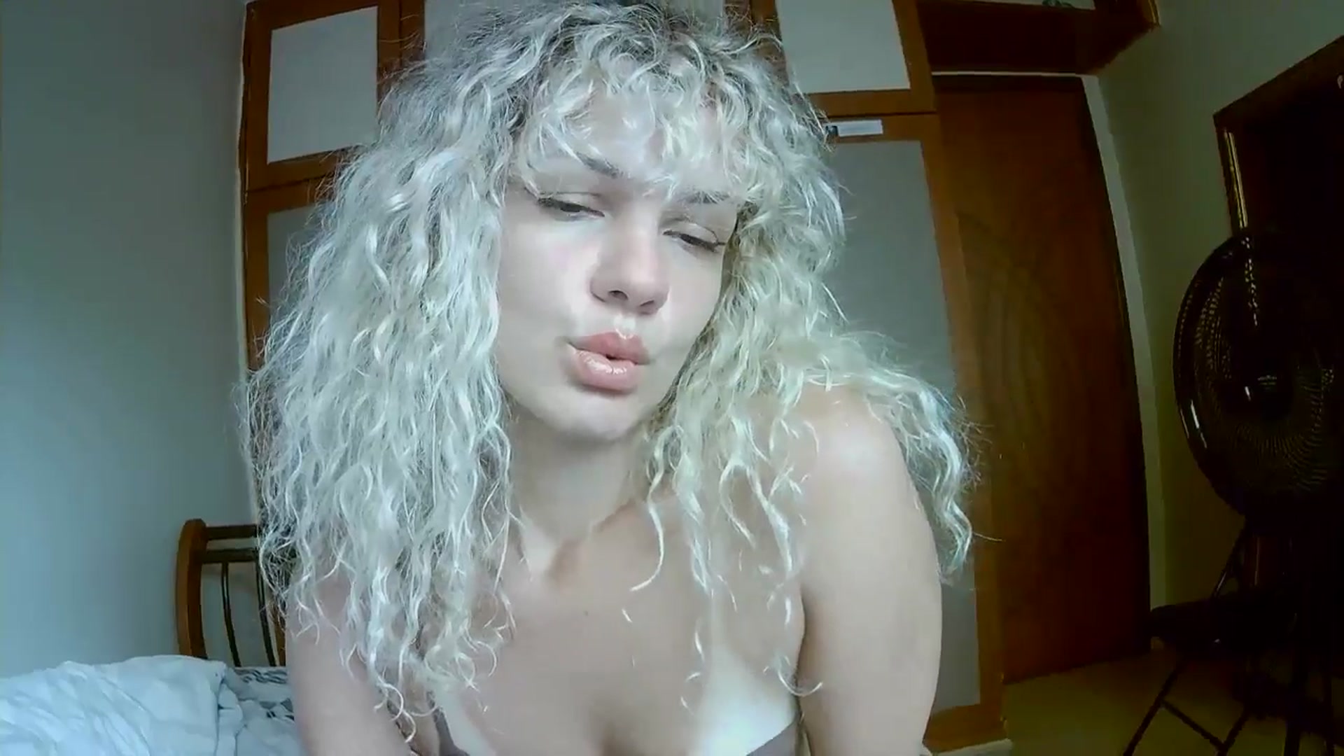 Gallery image thumbnail from BeckJones's myfreecams stream on, 04/18/2025, 13:18 image 18 of 20