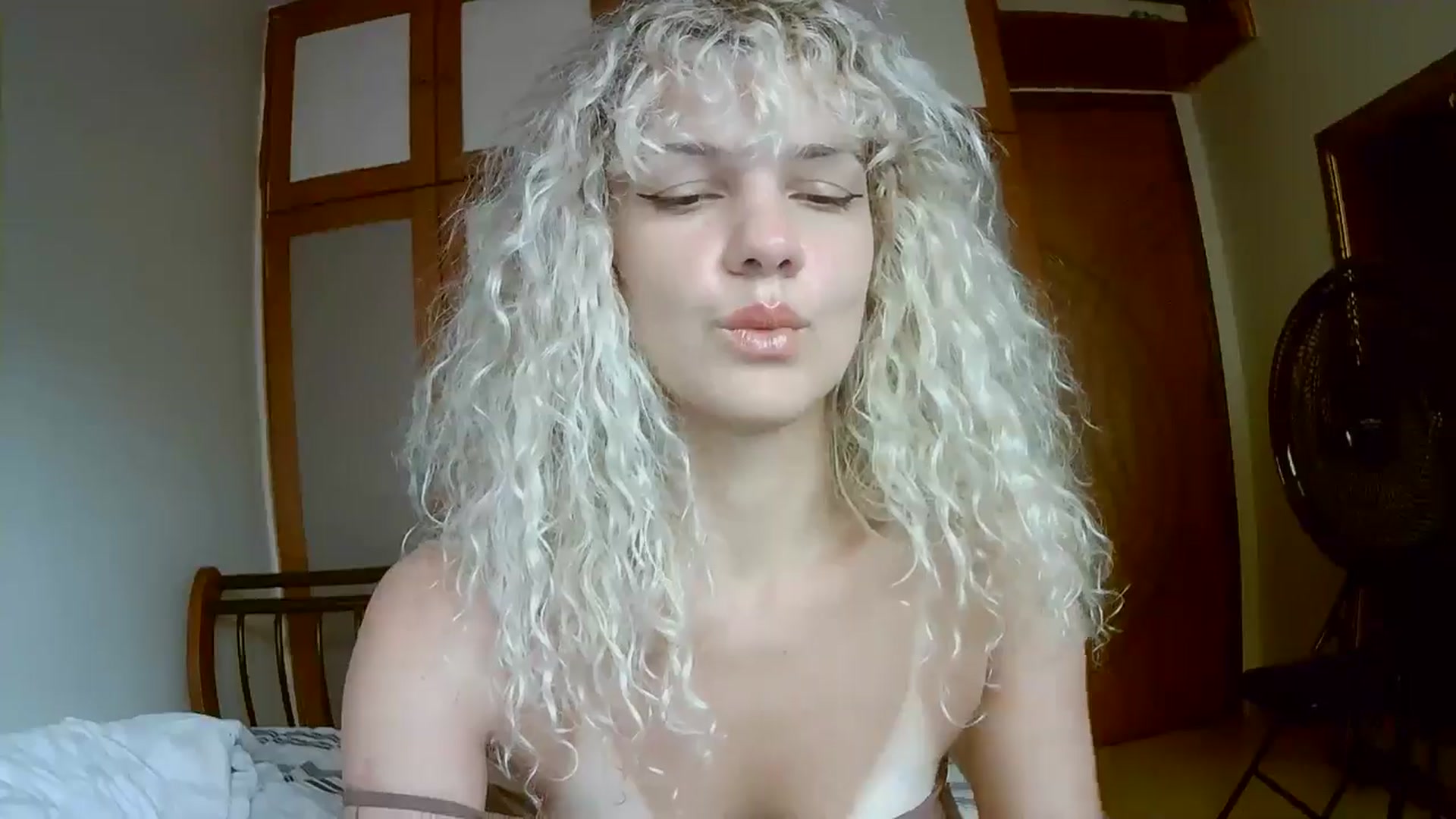 Gallery image thumbnail from BeckJones's myfreecams stream on, 04/18/2025, 13:18 image 11 of 20