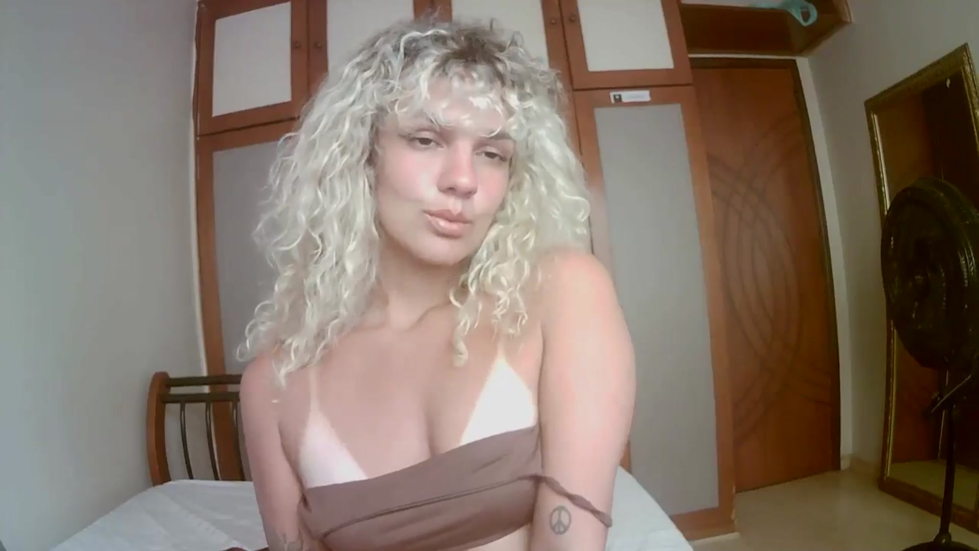 Gallery image thumbnail from BeckJones's myfreecams stream on, 09/30/2025, 15:39 image 14 of 20