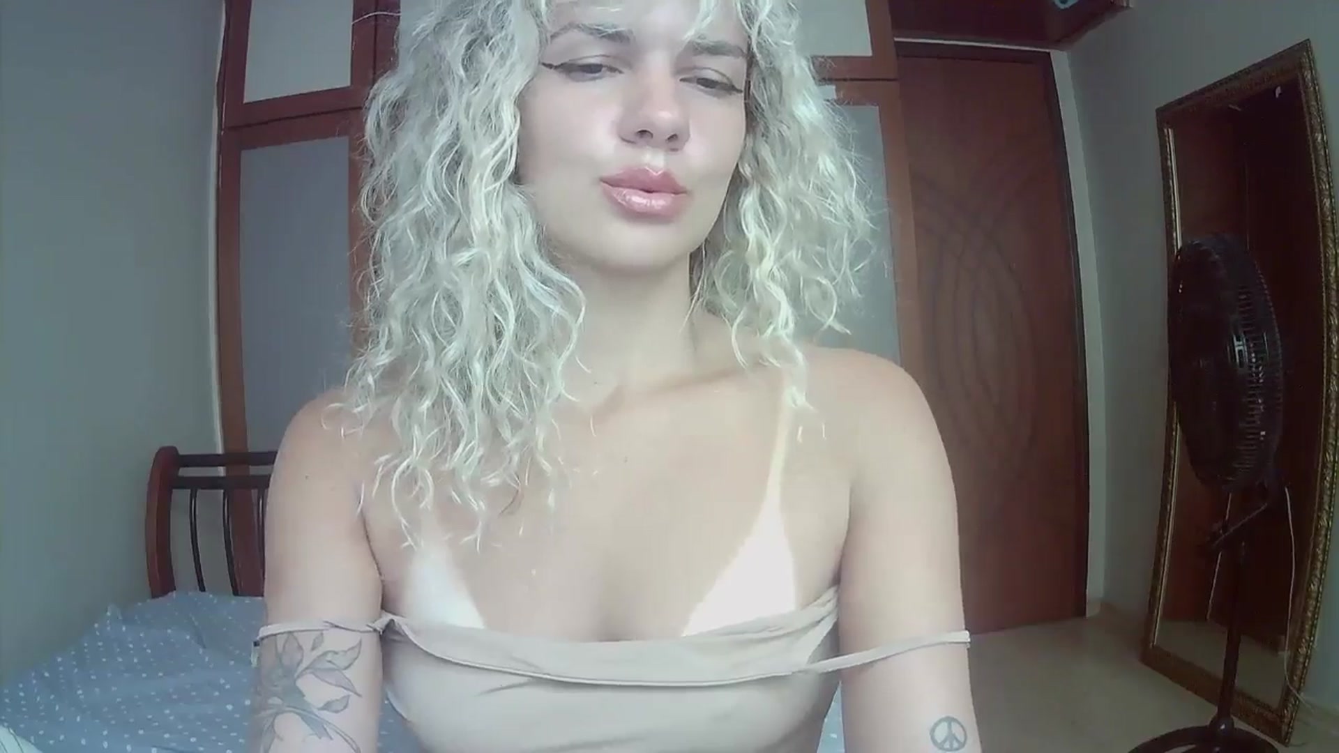 Gallery image thumbnail from BeckJones's myfreecams stream on, 10/19/2025, 12:52 image 8 of 20