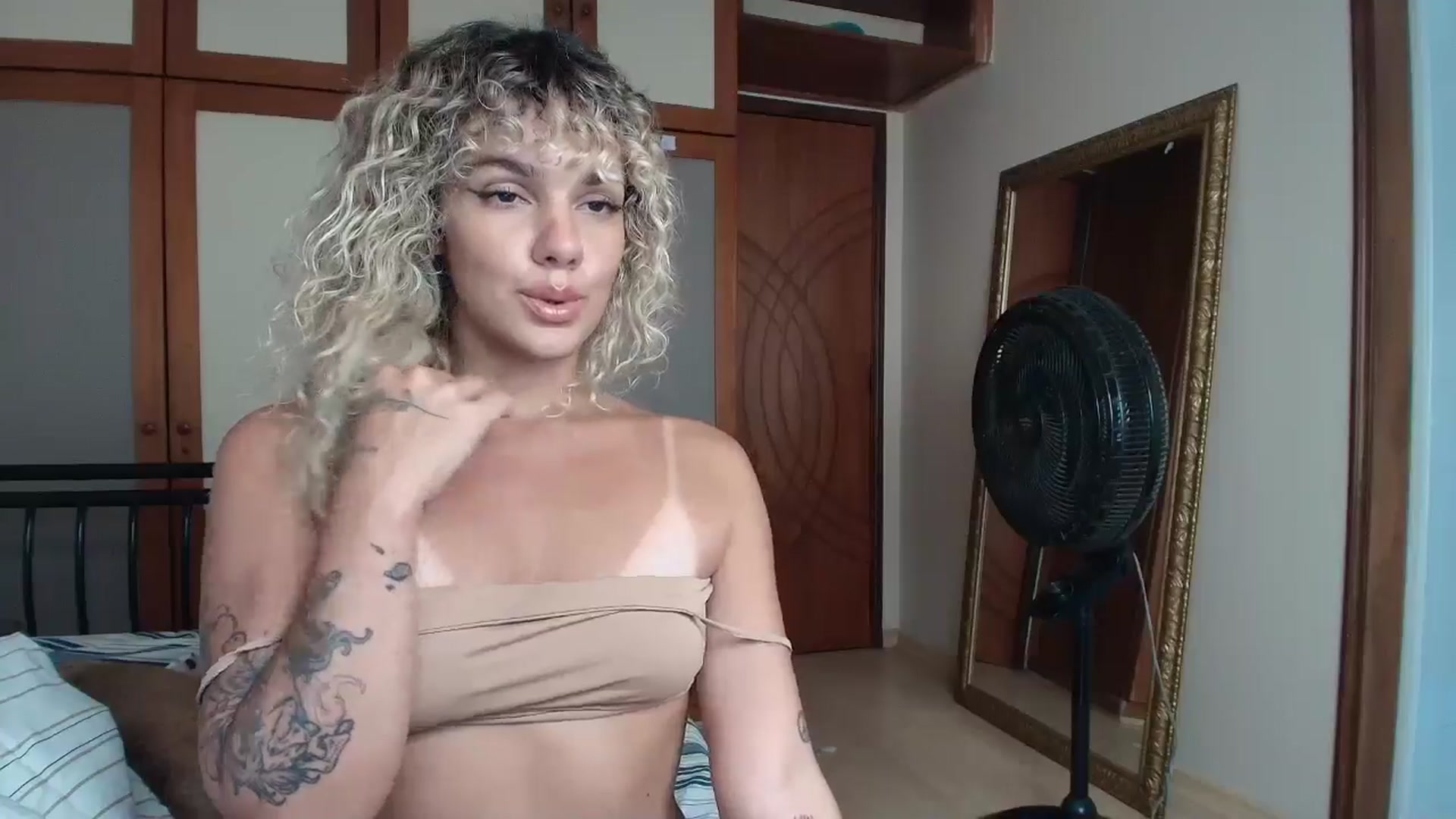 Gallery image thumbnail from BeckJones's myfreecams stream on, 04/12/2026, 18:24 image 12 of 20