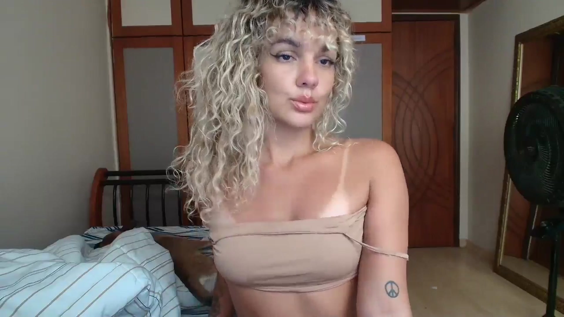 Gallery image thumbnail from BeckJones's myfreecams stream on, 04/12/2026, 18:24 image 5 of 20