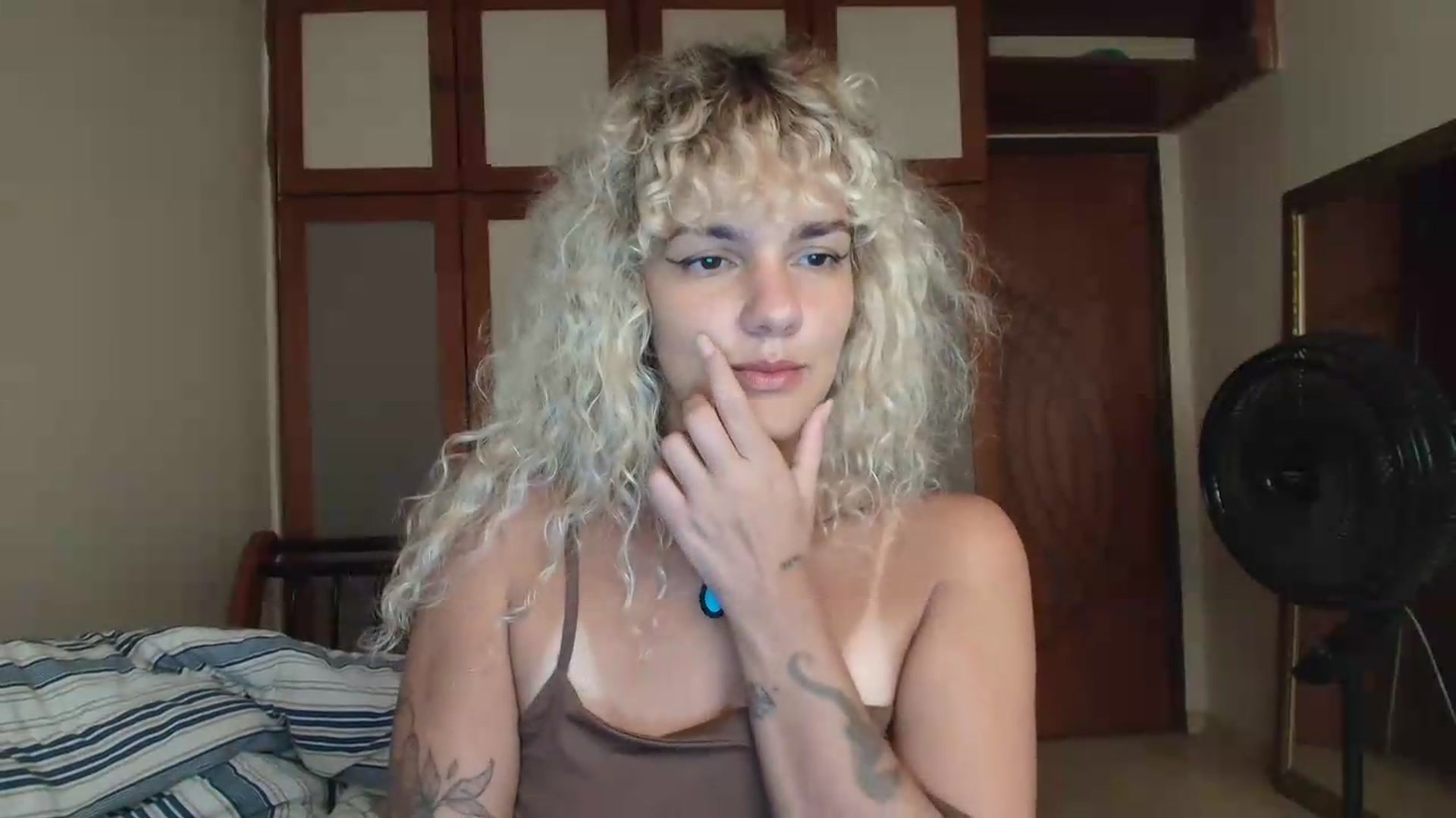 Gallery image thumbnail from BeckJones's myfreecams stream on, 05/19/2026, 17:32 image 19 of 20