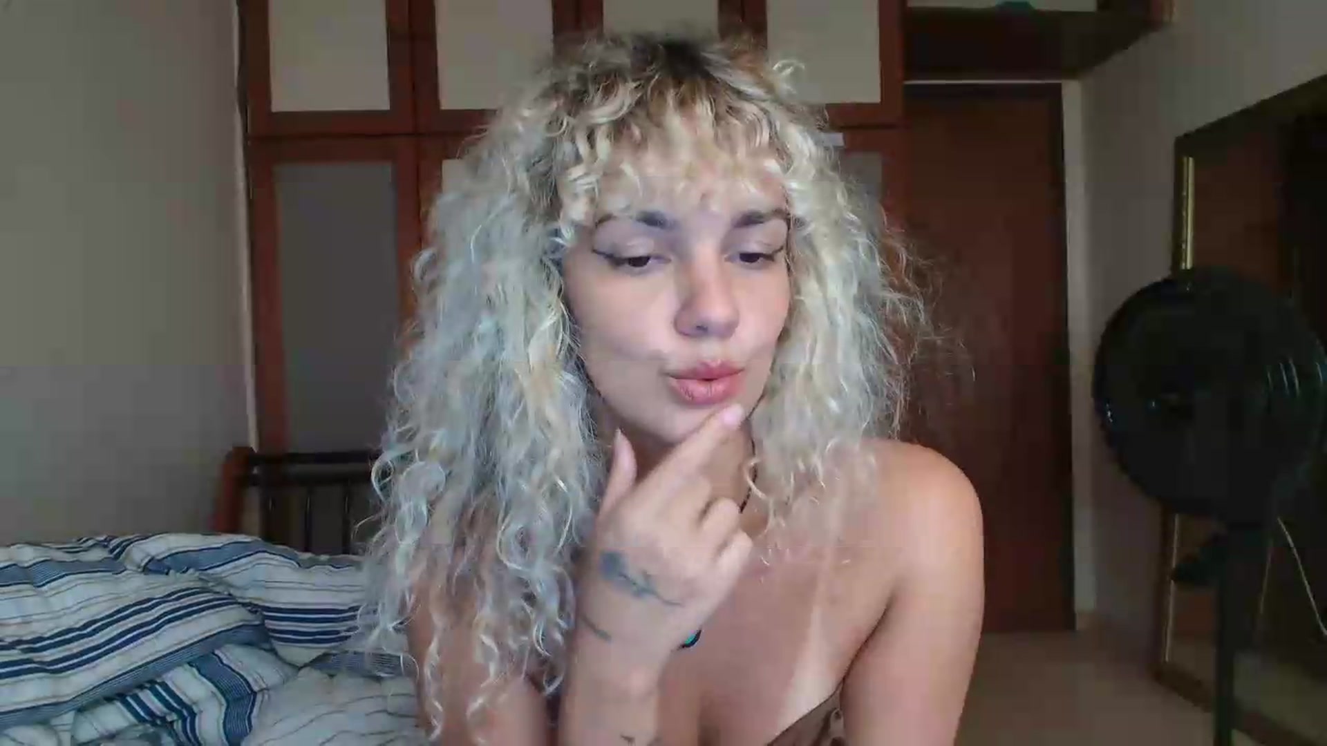 Gallery image thumbnail from BeckJones's myfreecams stream on, 05/19/2026, 17:32 image 14 of 20