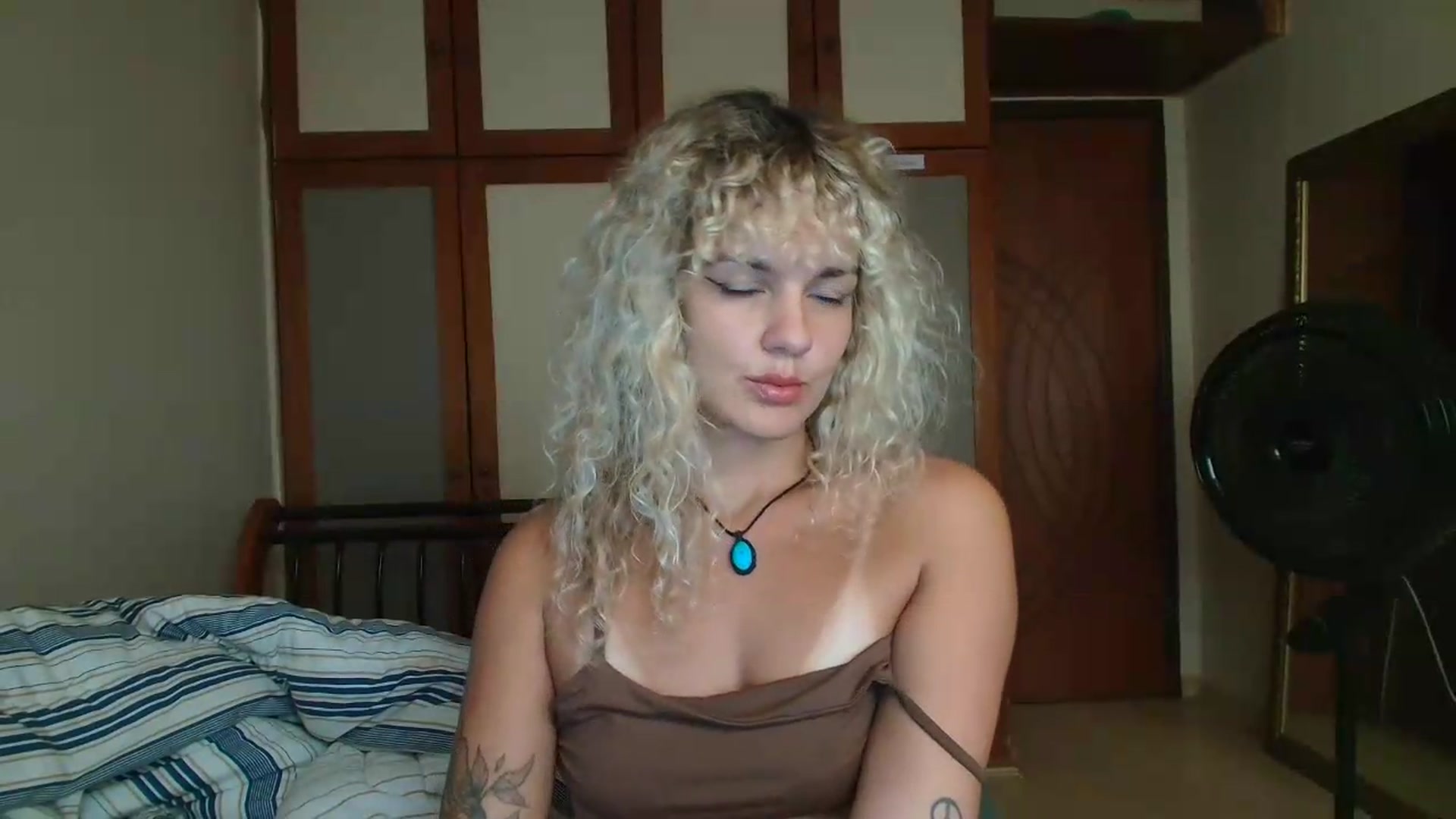 Gallery image thumbnail from BeckJones's myfreecams stream on, 05/19/2026, 17:32 image 15 of 20