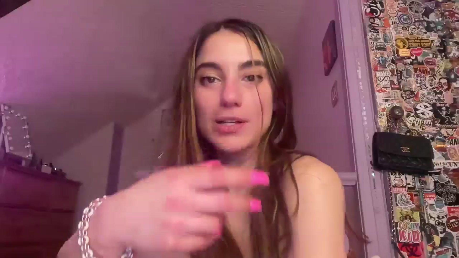 Gallery image thumbnail from Becka's myfreecams stream on, 03/03/2024, 19:19 image 16 of 20
