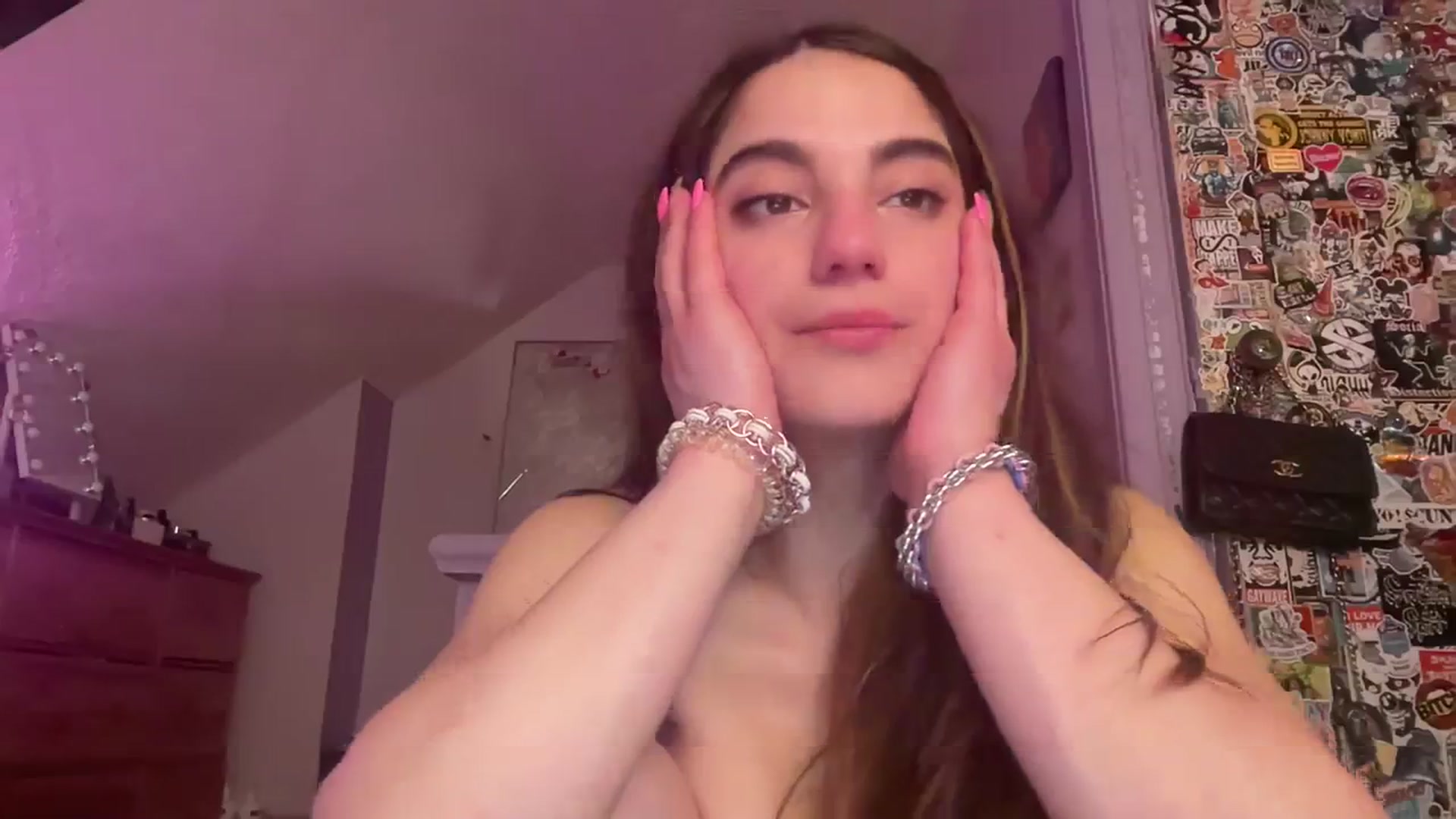 Gallery image thumbnail from Becka's myfreecams stream on, 03/03/2024, 19:19 image 5 of 20