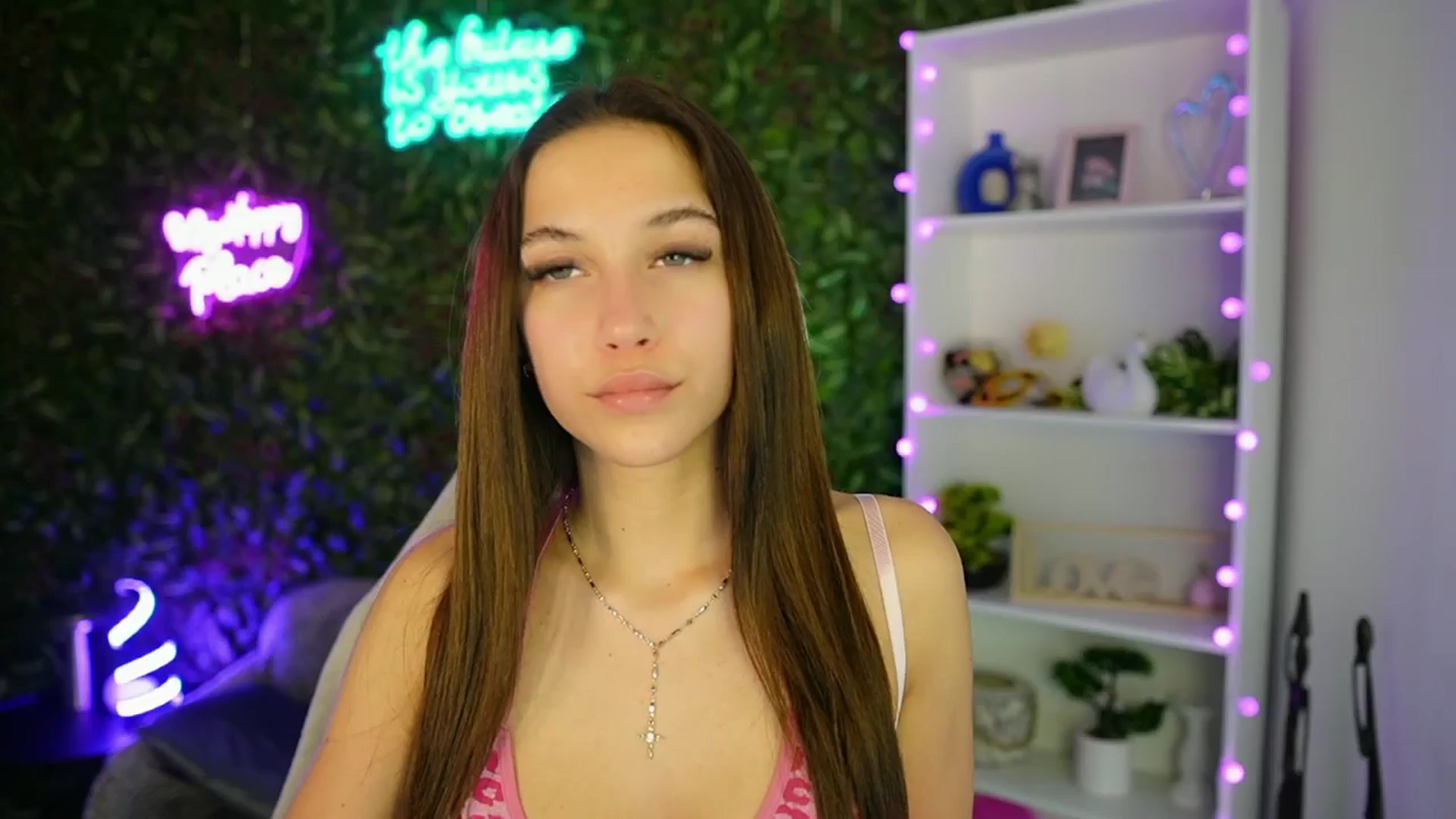 Gallery image thumbnail from Becky_Grey's myfreecams stream on, 03/22/2025, 15:27 image 17 of 20