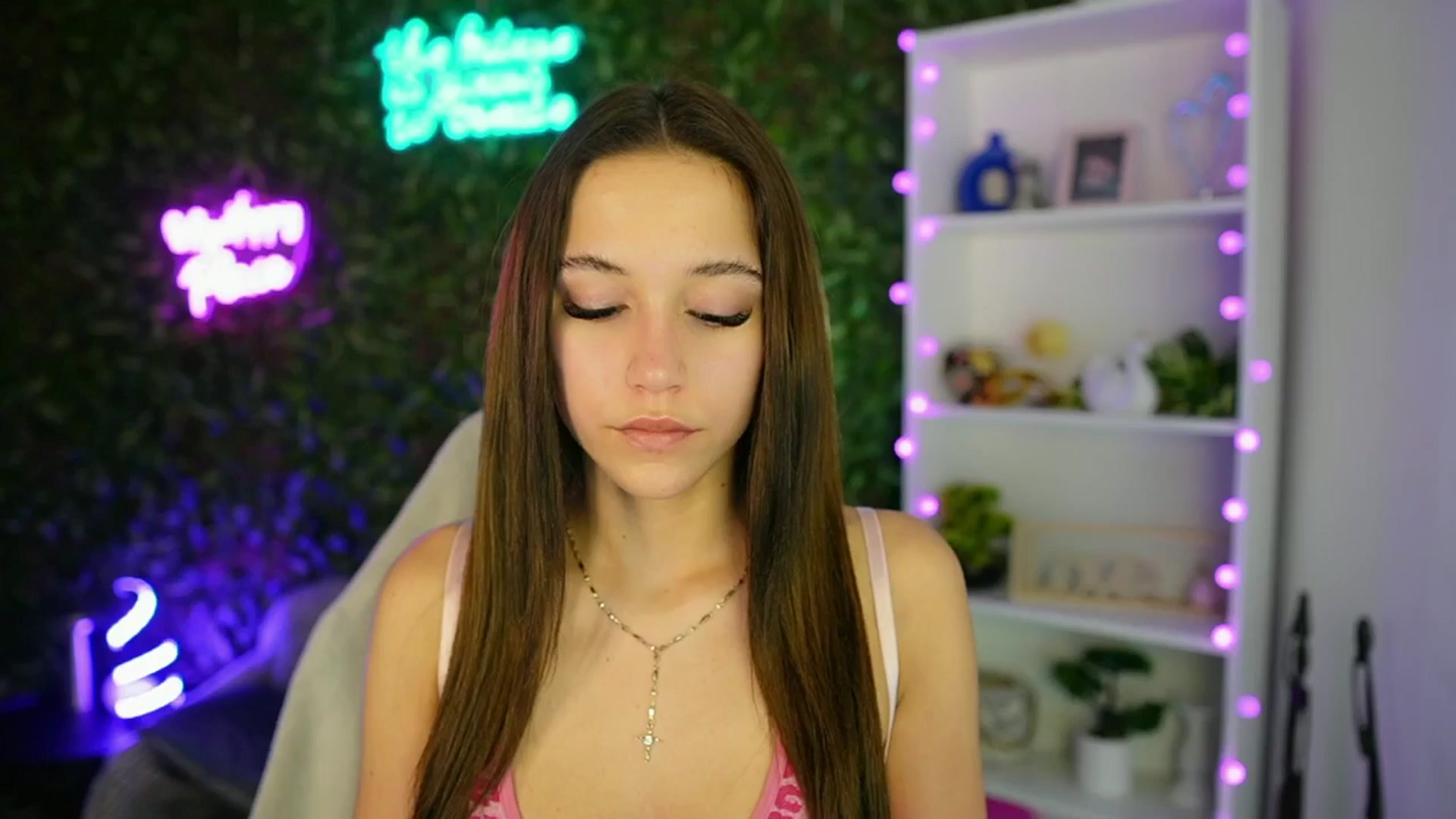 Gallery image thumbnail from Becky_Grey's myfreecams stream on, 03/22/2025, 15:27 image 18 of 20