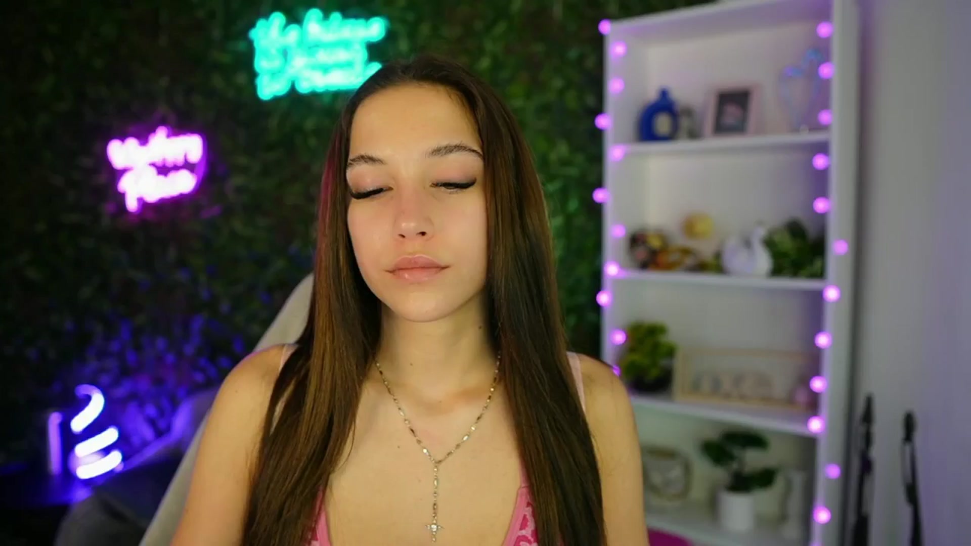 Gallery image thumbnail from Becky_Grey's myfreecams stream on, 03/22/2025, 15:27 image 3 of 20