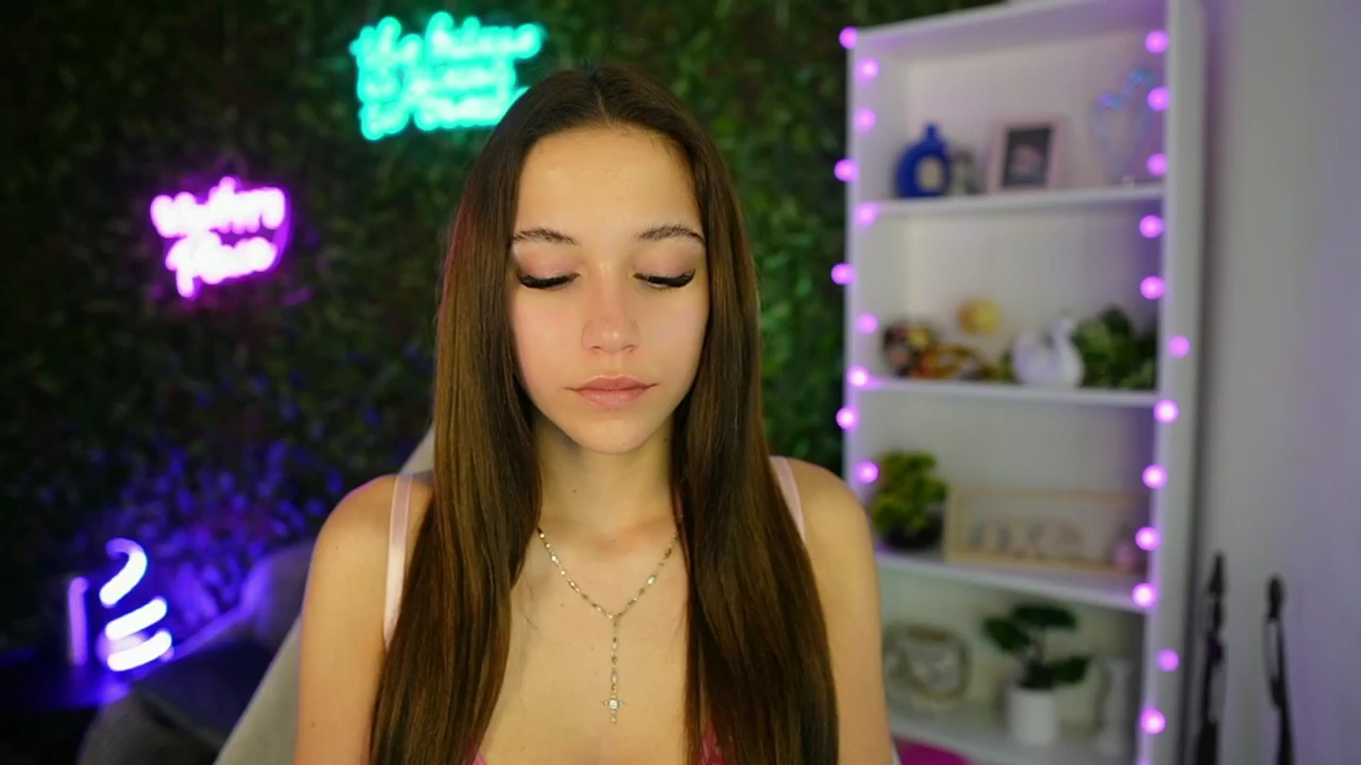 Gallery image thumbnail from Becky_Grey's myfreecams stream on, 03/22/2025, 15:27 image 7 of 20