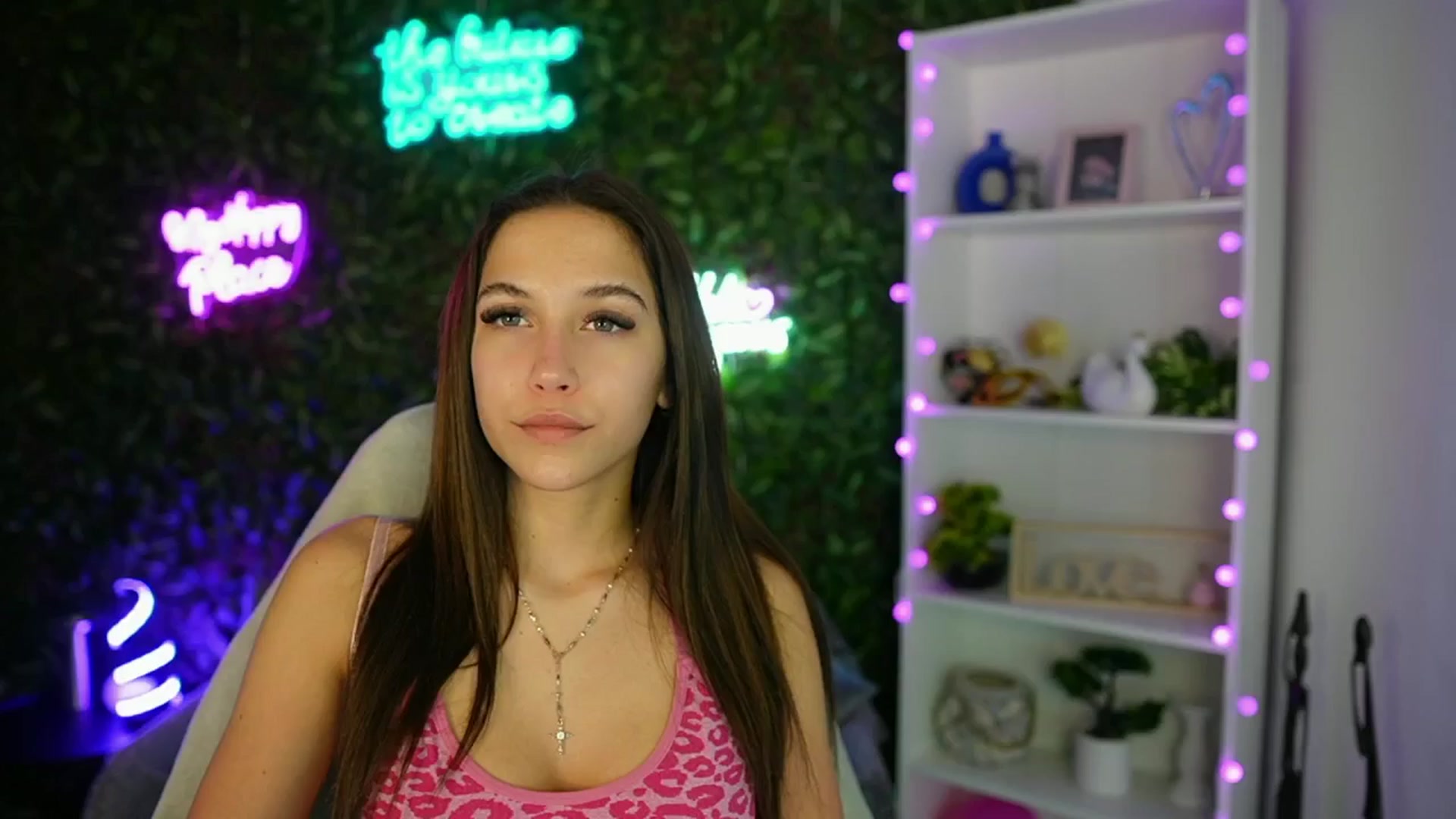 Gallery image thumbnail from Becky_Grey's myfreecams stream on, 03/22/2025, 18:40 image 3 of 20
