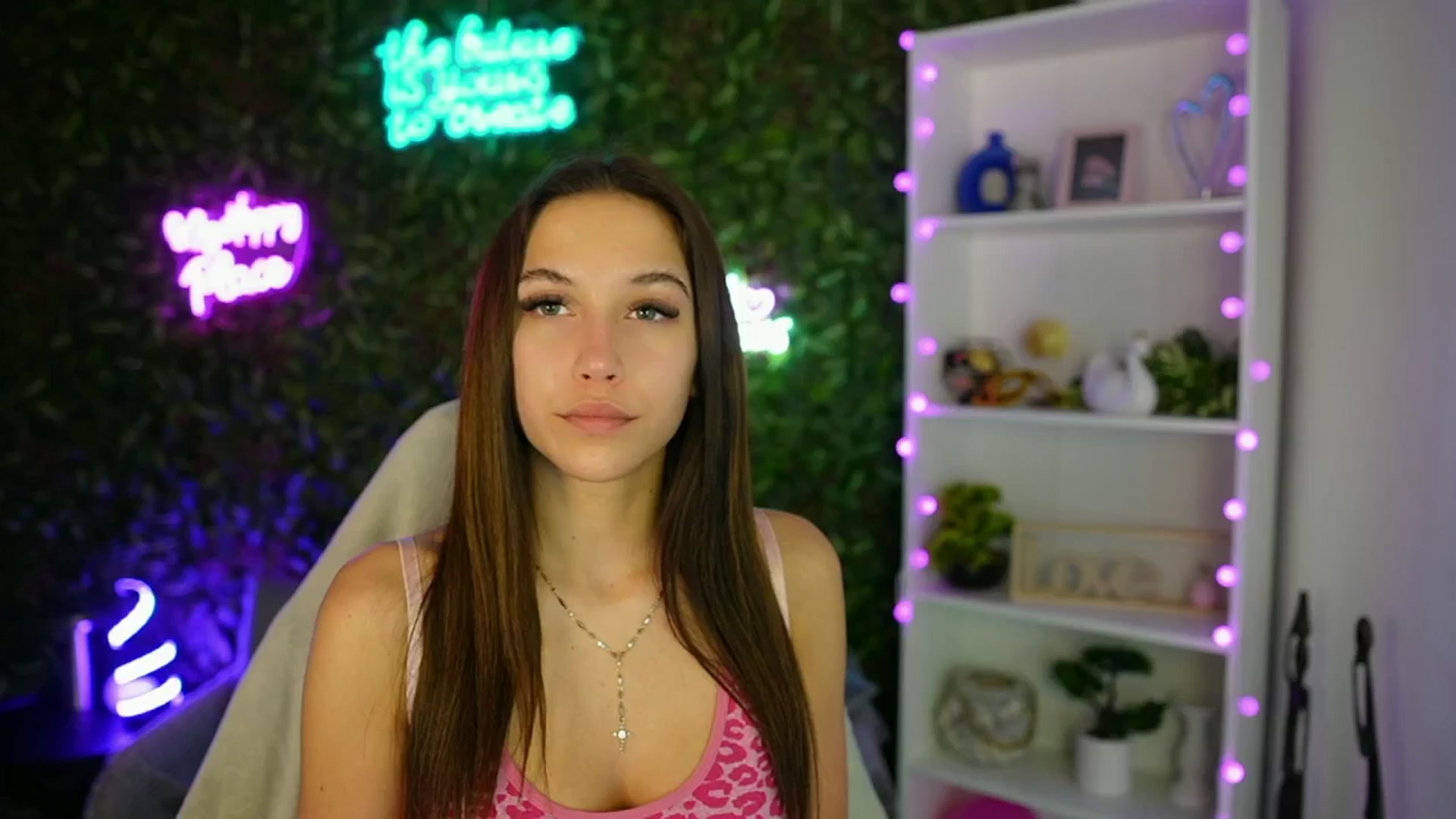 Gallery image thumbnail from Becky_Grey's myfreecams stream on, 03/22/2025, 18:40 image 5 of 20