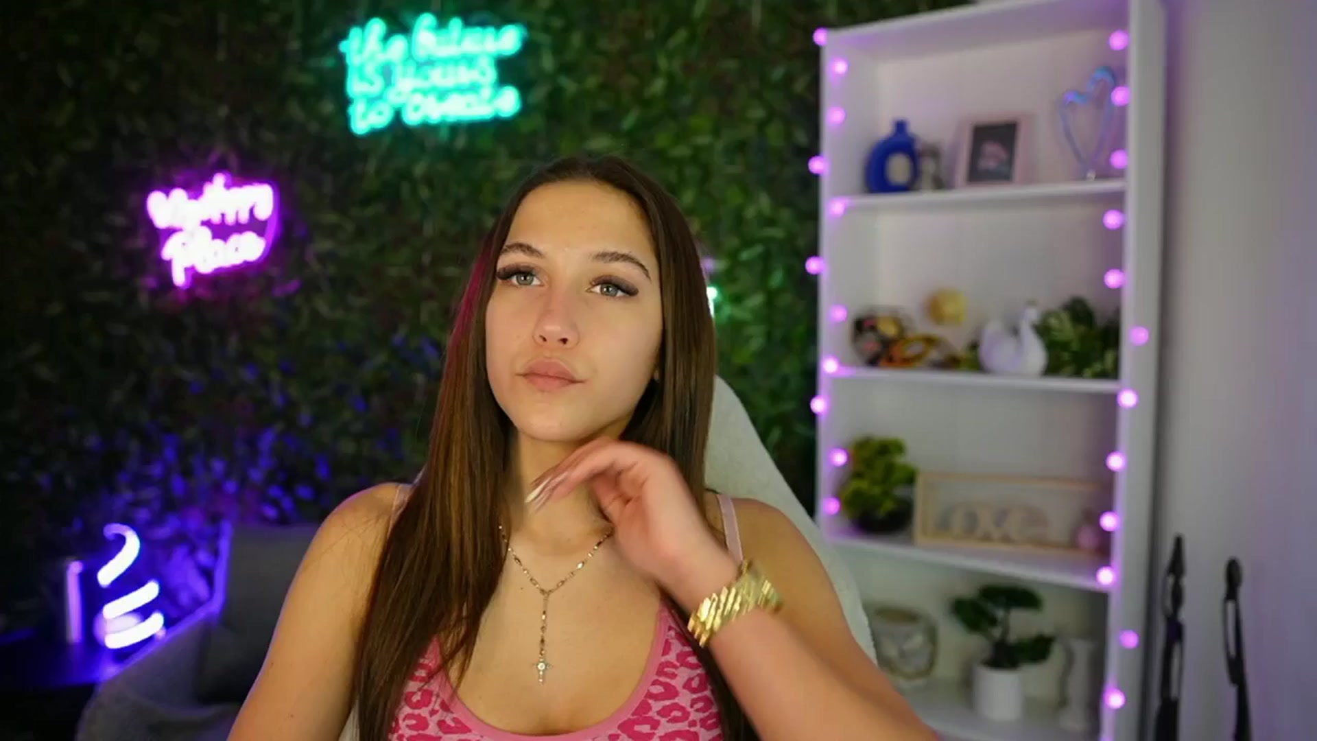 Gallery image thumbnail from Becky_Grey's myfreecams stream on, 03/22/2025, 18:40 image 1 of 20