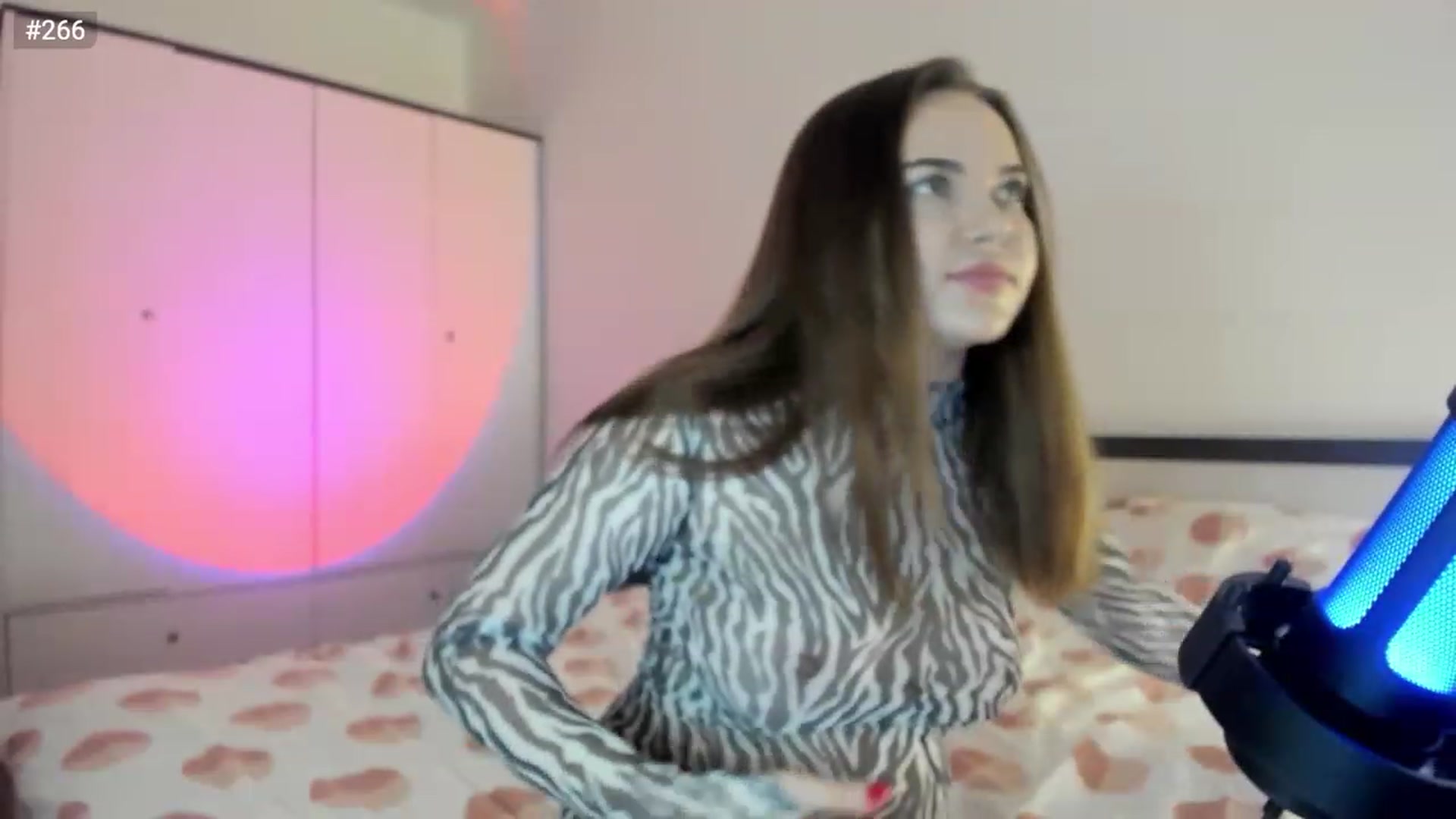 Gallery image thumbnail from BeeTheQueen's myfreecams stream on, 03/13/2023, 14:26 image 18 of 20