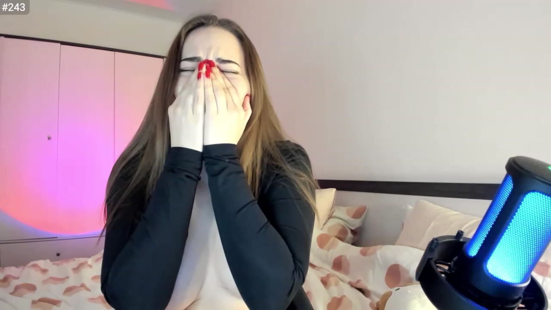 Gallery image thumbnail from BeeTheQueen's myfreecams stream on, 03/15/2023, 18:15 image 11 of 20