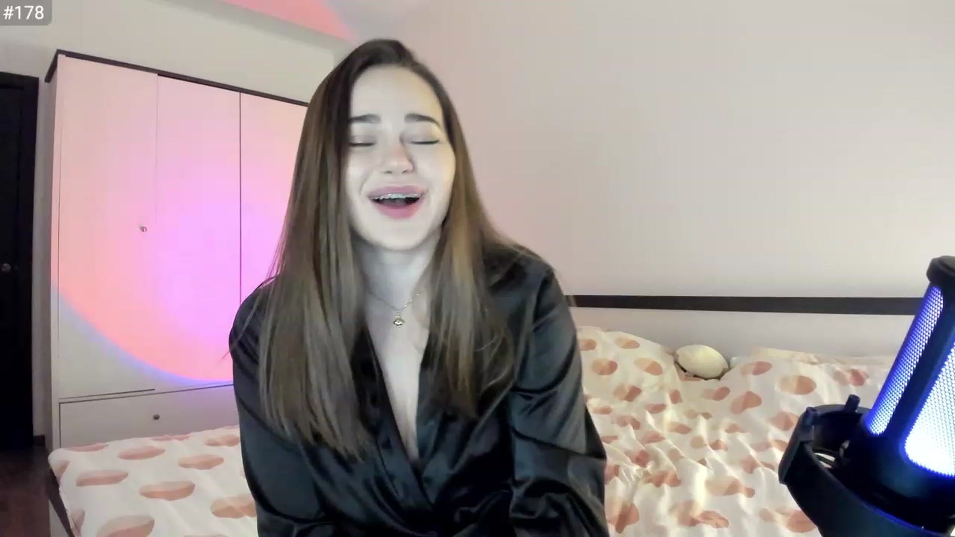 Gallery image thumbnail from BeeTheQueen's myfreecams stream on, 03/31/2023, 20:44 image 13 of 20