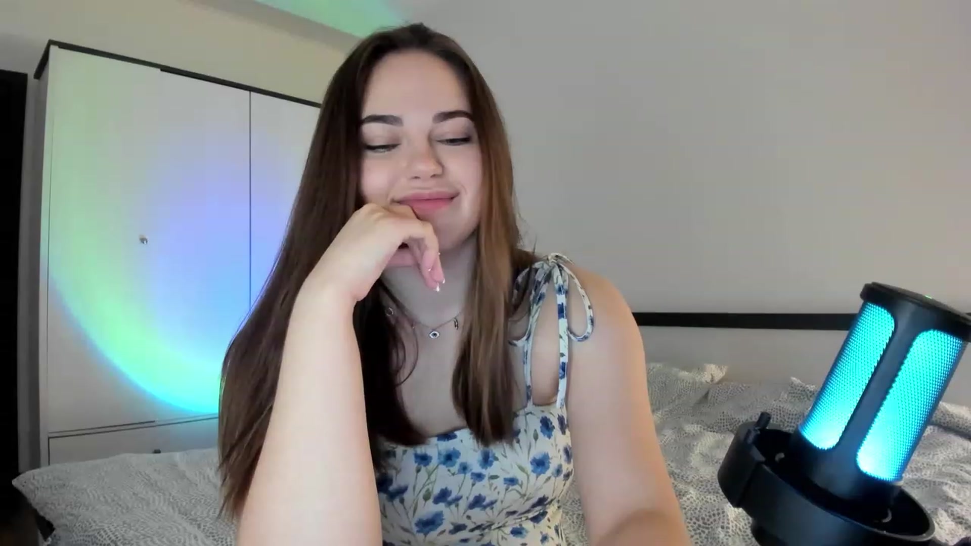 Gallery image thumbnail from BeeTheQueen's myfreecams stream on, 04/08/2023, 17:47 image 18 of 20