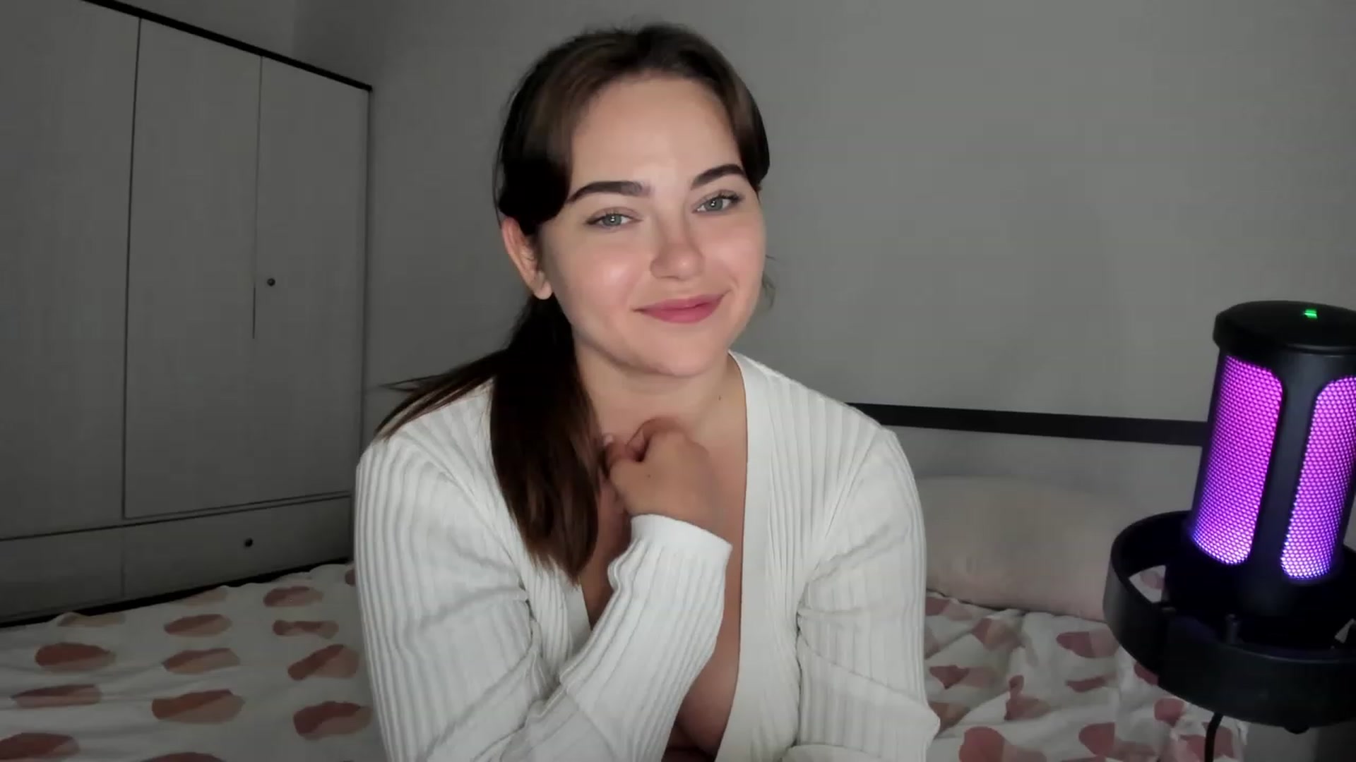 Gallery image thumbnail from BeeTheQueen's myfreecams stream on, 08/08/2023, 16:27 image 7 of 20