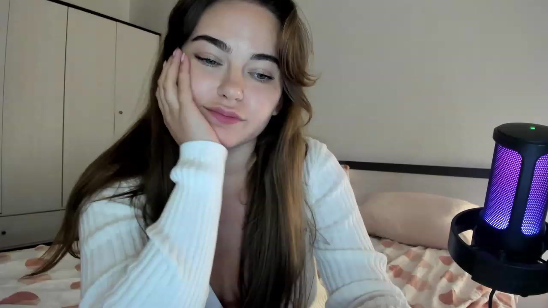 Gallery image thumbnail from BeeTheQueen's myfreecams stream on, 08/08/2023, 17:44 image 9 of 20
