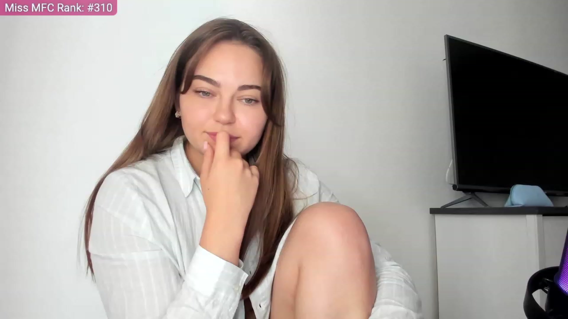 Gallery image thumbnail from BeeTheQueen's myfreecams stream on, 08/11/2023, 16:27 image 16 of 20