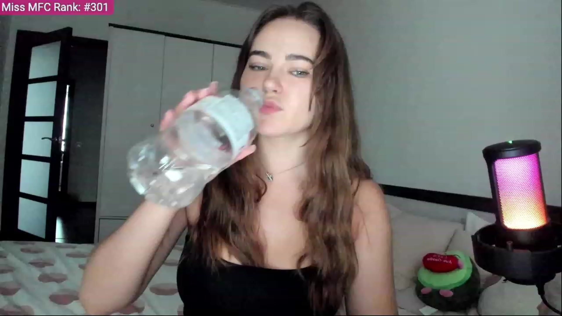 Gallery image thumbnail from BeeTheQueen's myfreecams stream on, 08/20/2023, 17:32 image 10 of 20