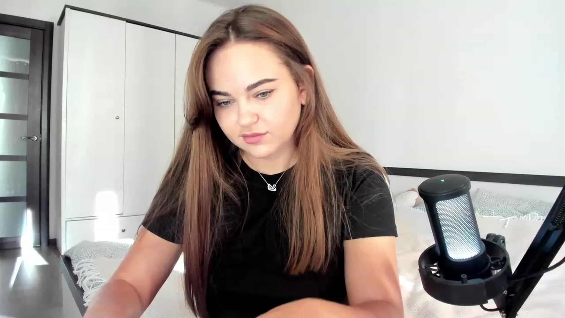 Gallery image thumbnail from BeeTheQueen's myfreecams stream on, 09/27/2023, 13:52 image 19 of 20