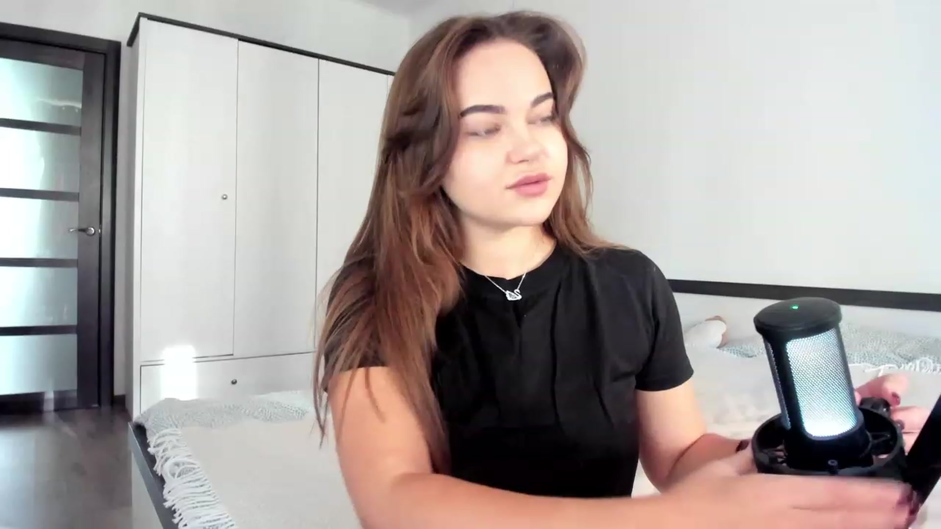 Gallery image thumbnail from BeeTheQueen's myfreecams stream on, 09/27/2023, 13:52 image 16 of 20
