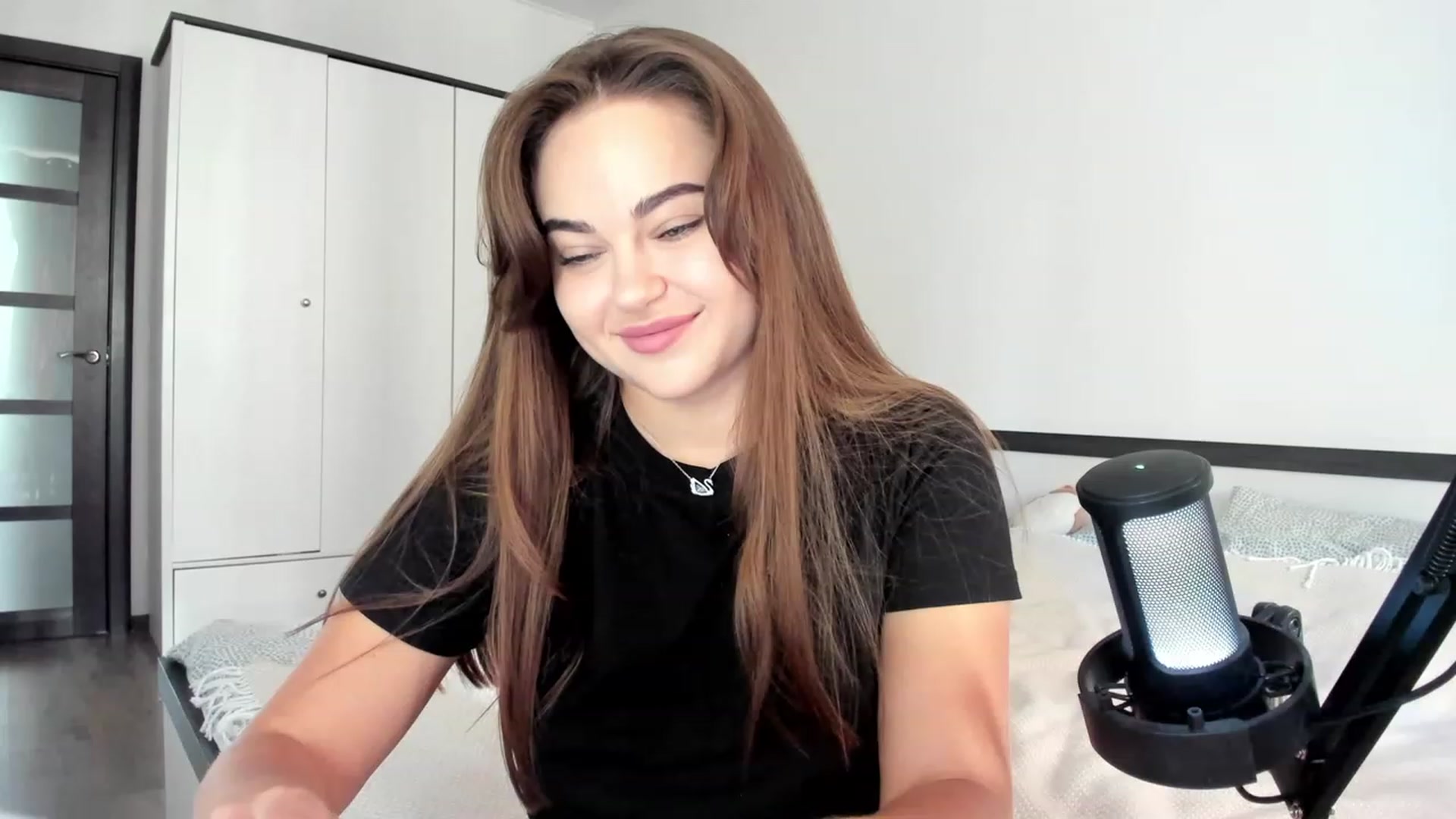 Gallery image thumbnail from BeeTheQueen's myfreecams stream on, 09/27/2023, 13:52 image 17 of 20
