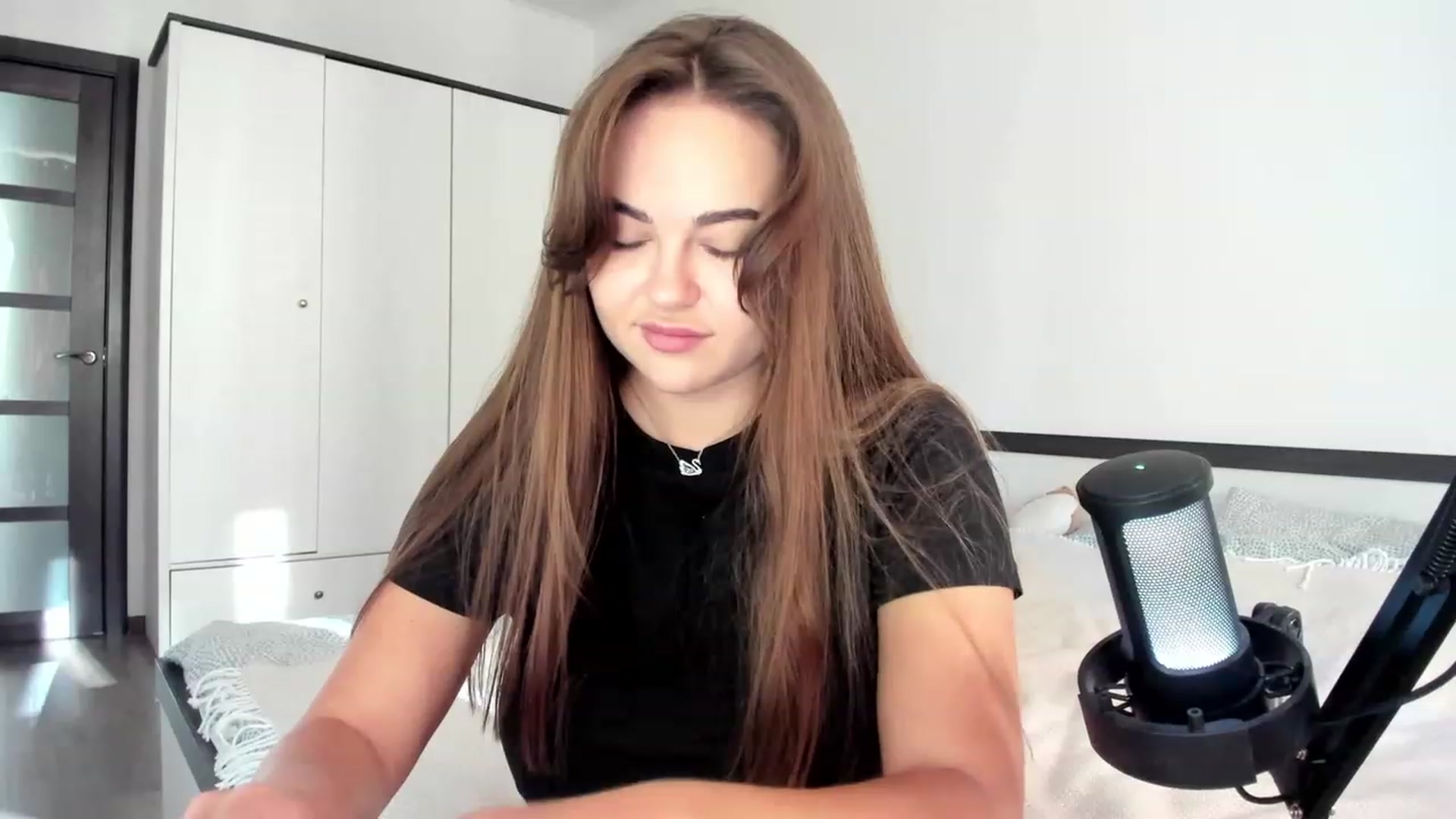 Gallery image thumbnail from BeeTheQueen's myfreecams stream on, 09/27/2023, 13:52 image 18 of 20