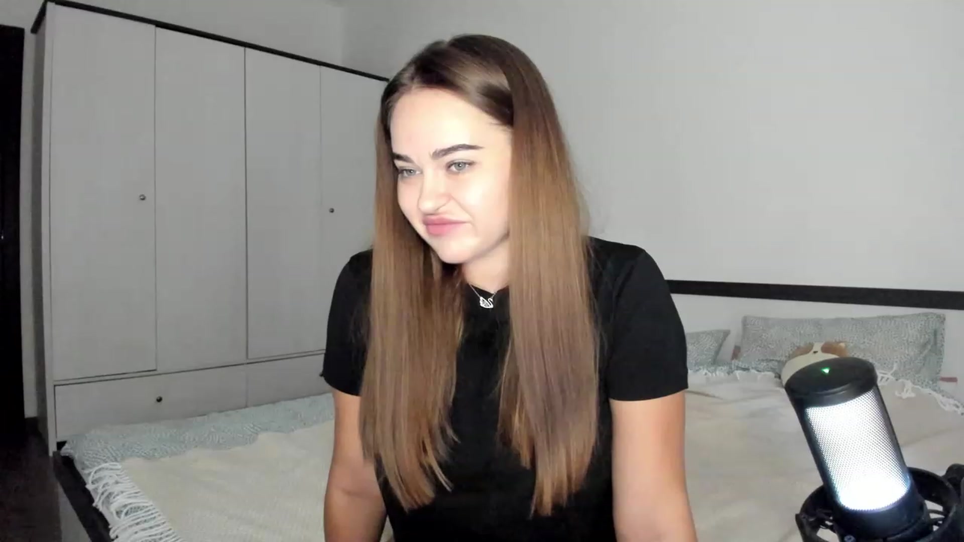 Gallery image thumbnail from BeeTheQueen's myfreecams stream on, 09/27/2023, 15:48 image 19 of 20