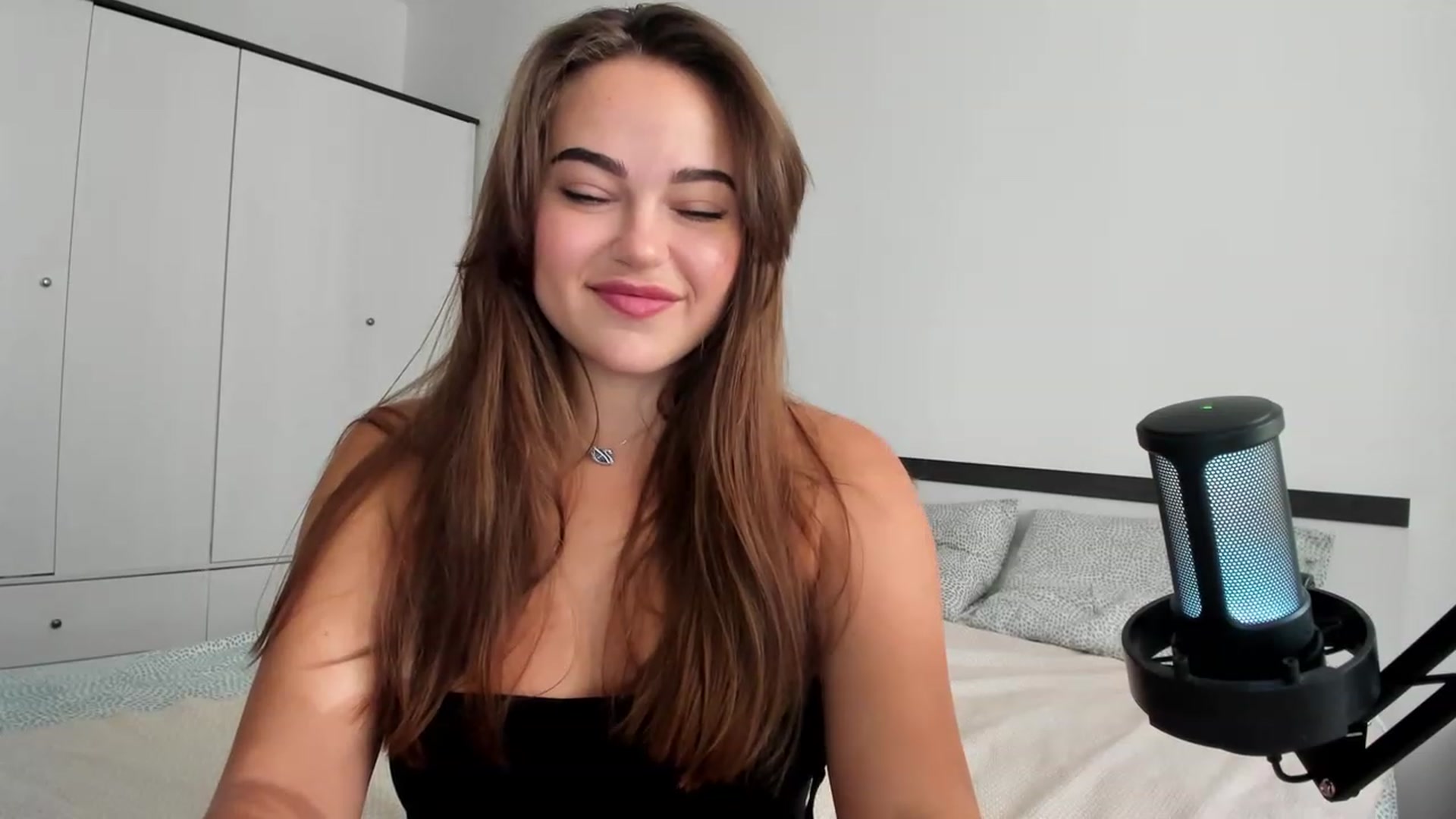 Gallery image thumbnail from BeeTheQueen's myfreecams stream on, 09/29/2023, 13:17 image 17 of 20