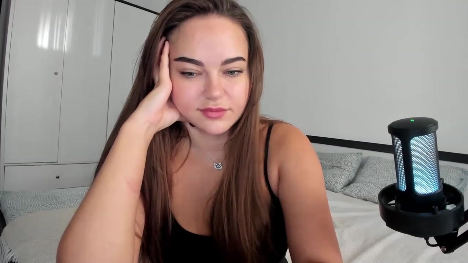 Gallery image thumbnail from BeeTheQueen's myfreecams stream on, 09/29/2023, 14:17 image 16 of 20