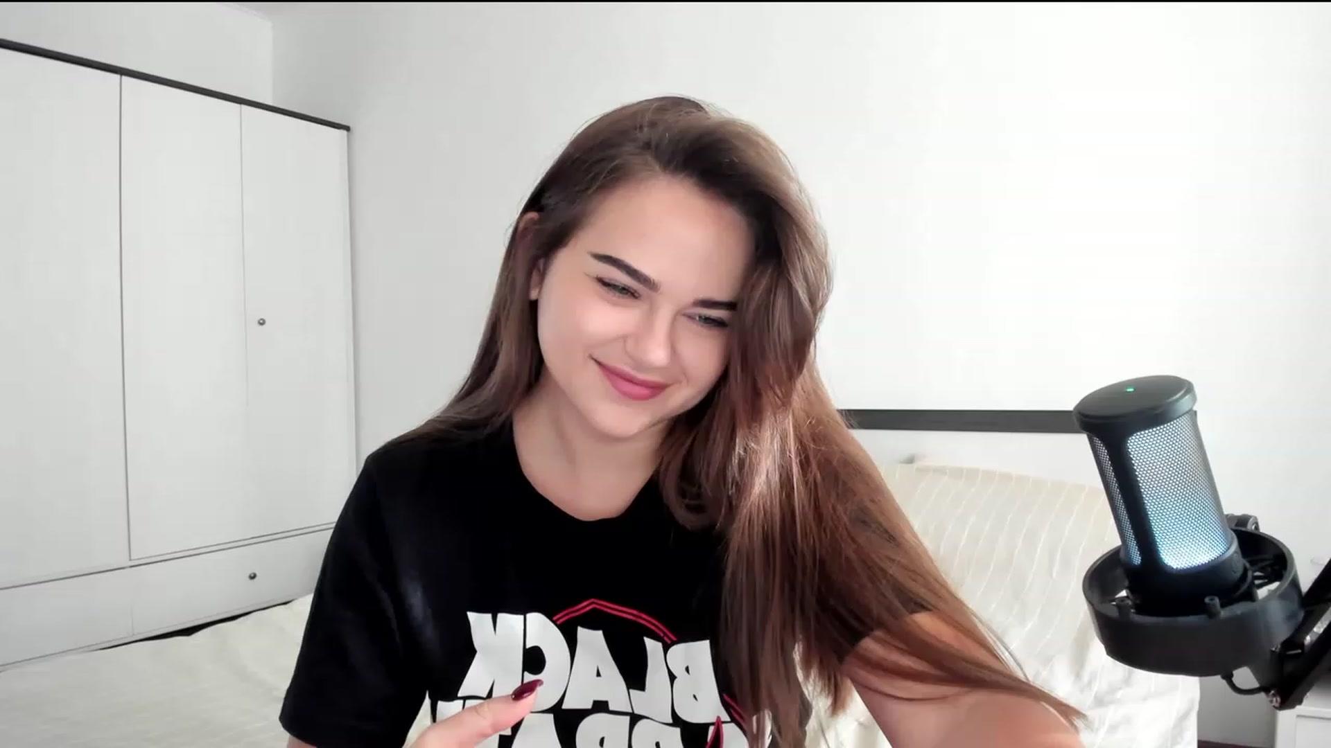 Gallery image thumbnail from BeeTheQueen's myfreecams stream on, 10/06/2023, 14:37 image 3 of 20