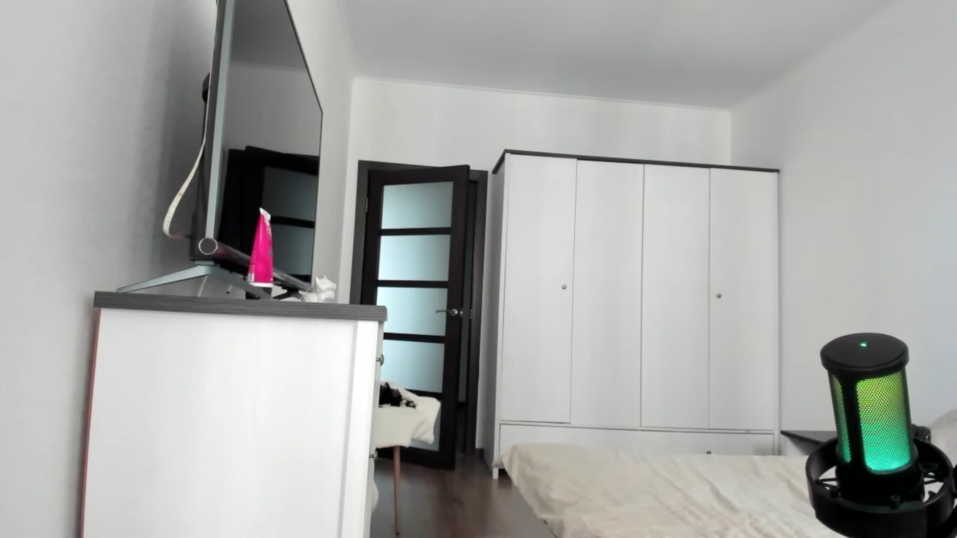 Gallery image thumbnail from BeeTheQueen's myfreecams stream on, 10/12/2023, 12:55 image 5 of 20
