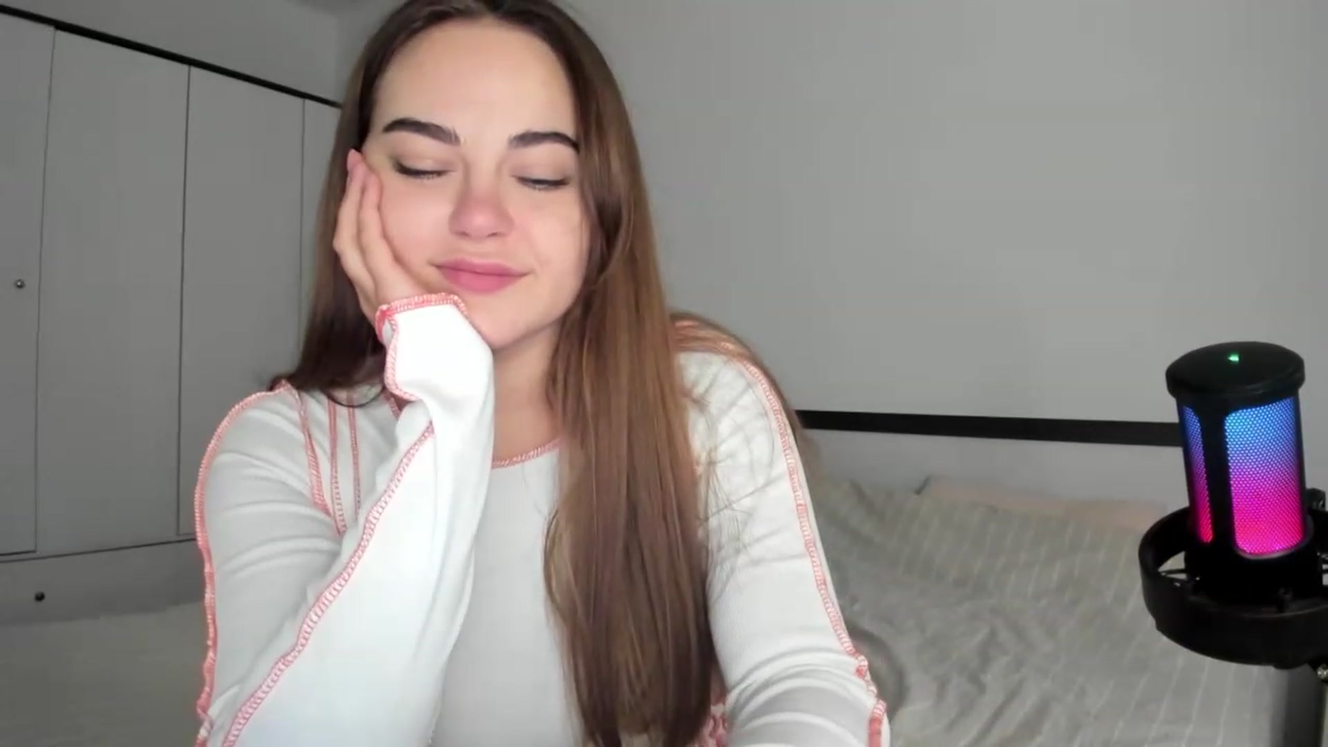 Gallery image thumbnail from BeeTheQueen's myfreecams stream on, 10/12/2023, 14:50 image 16 of 20