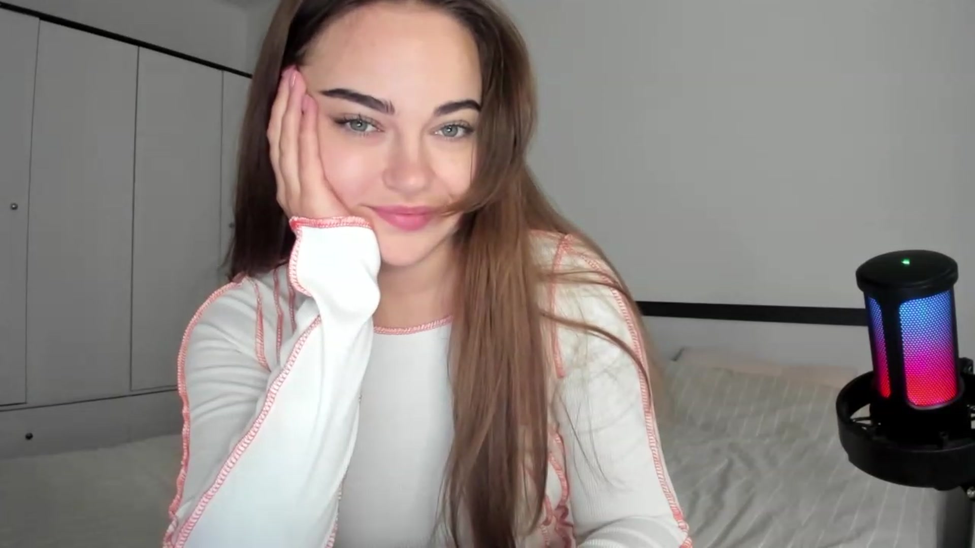 Gallery image thumbnail from BeeTheQueen's myfreecams stream on, 10/12/2023, 14:50 image 14 of 20