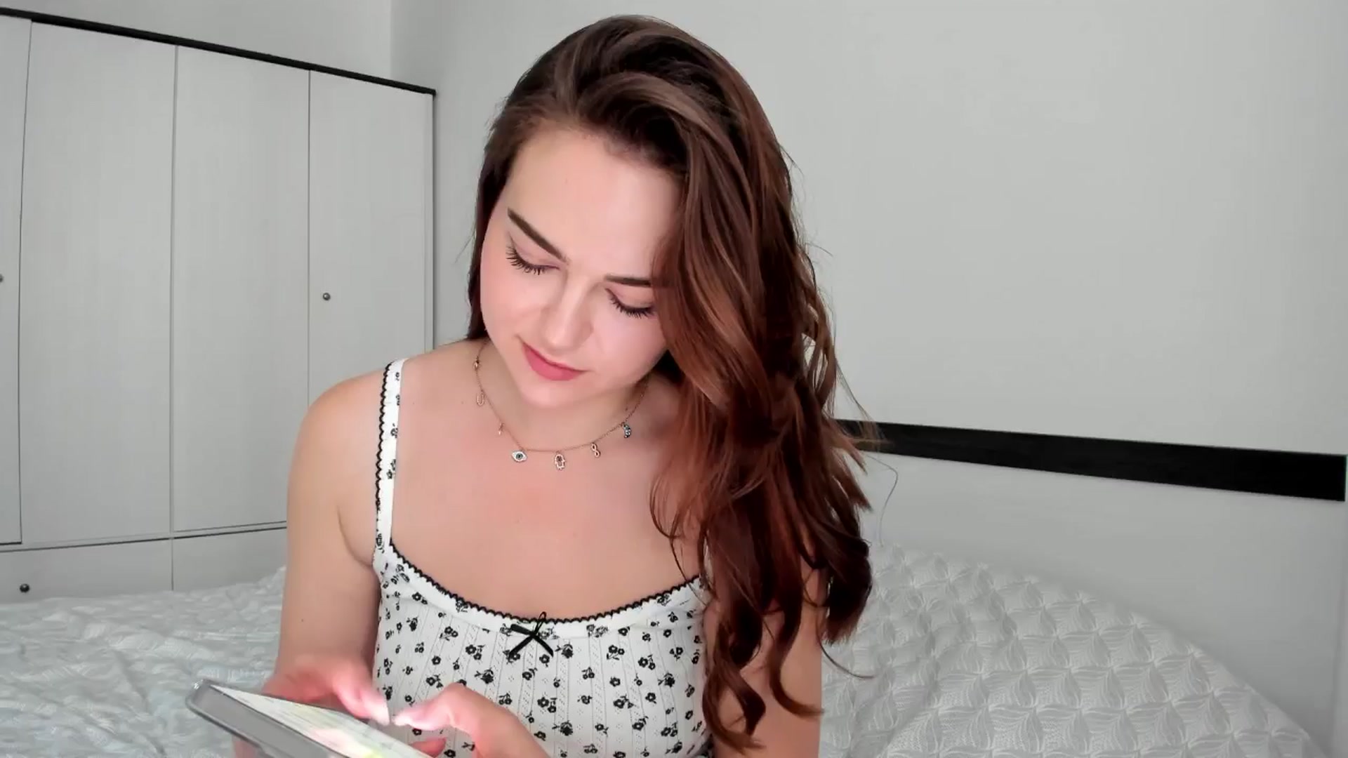 Gallery image thumbnail from BeeTheQueen's myfreecams stream on, 06/18/2024, 11:25 image 17 of 20