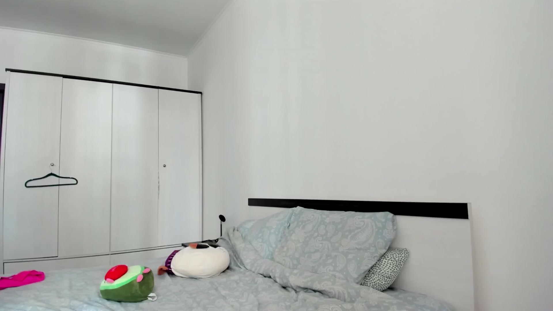Gallery image thumbnail from BeeTheQueen's myfreecams stream on, 08/15/2024, 13:25 image 18 of 20