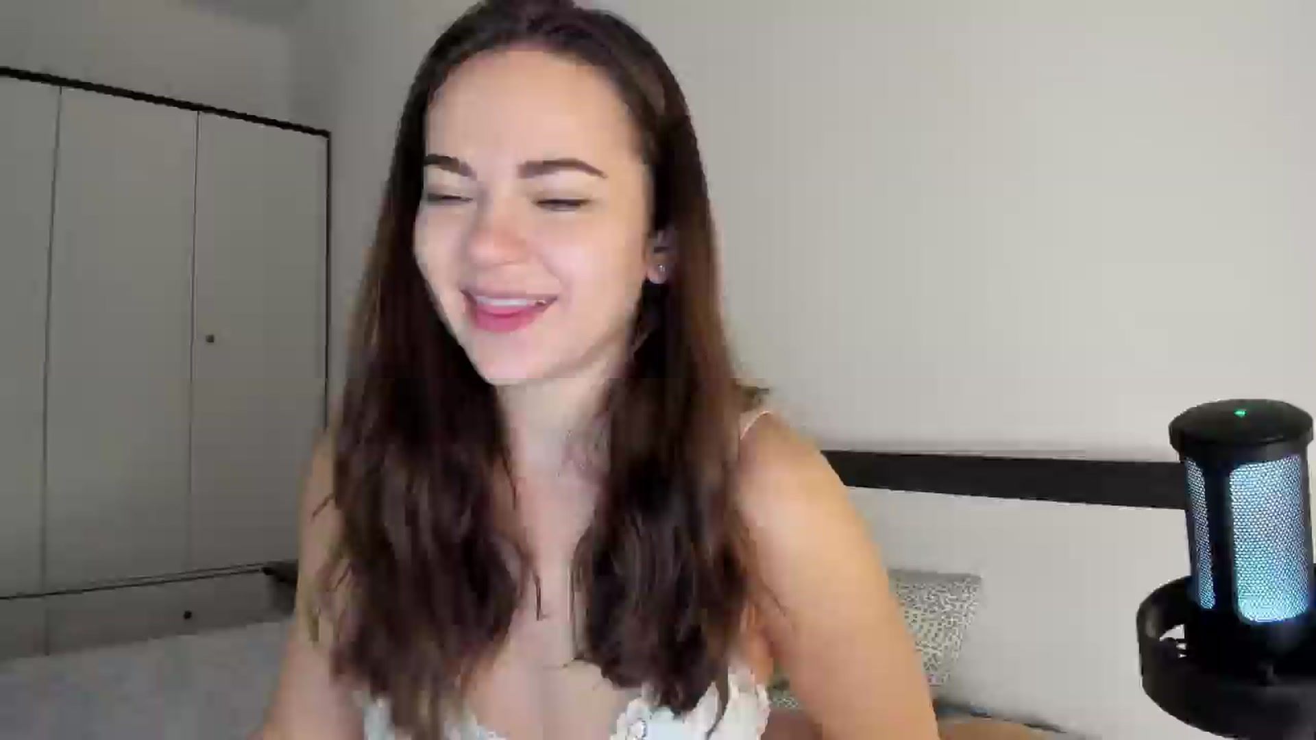 Gallery image thumbnail from BeeTheQueen's myfreecams stream on, 09/04/2024, 20:17 image 17 of 20