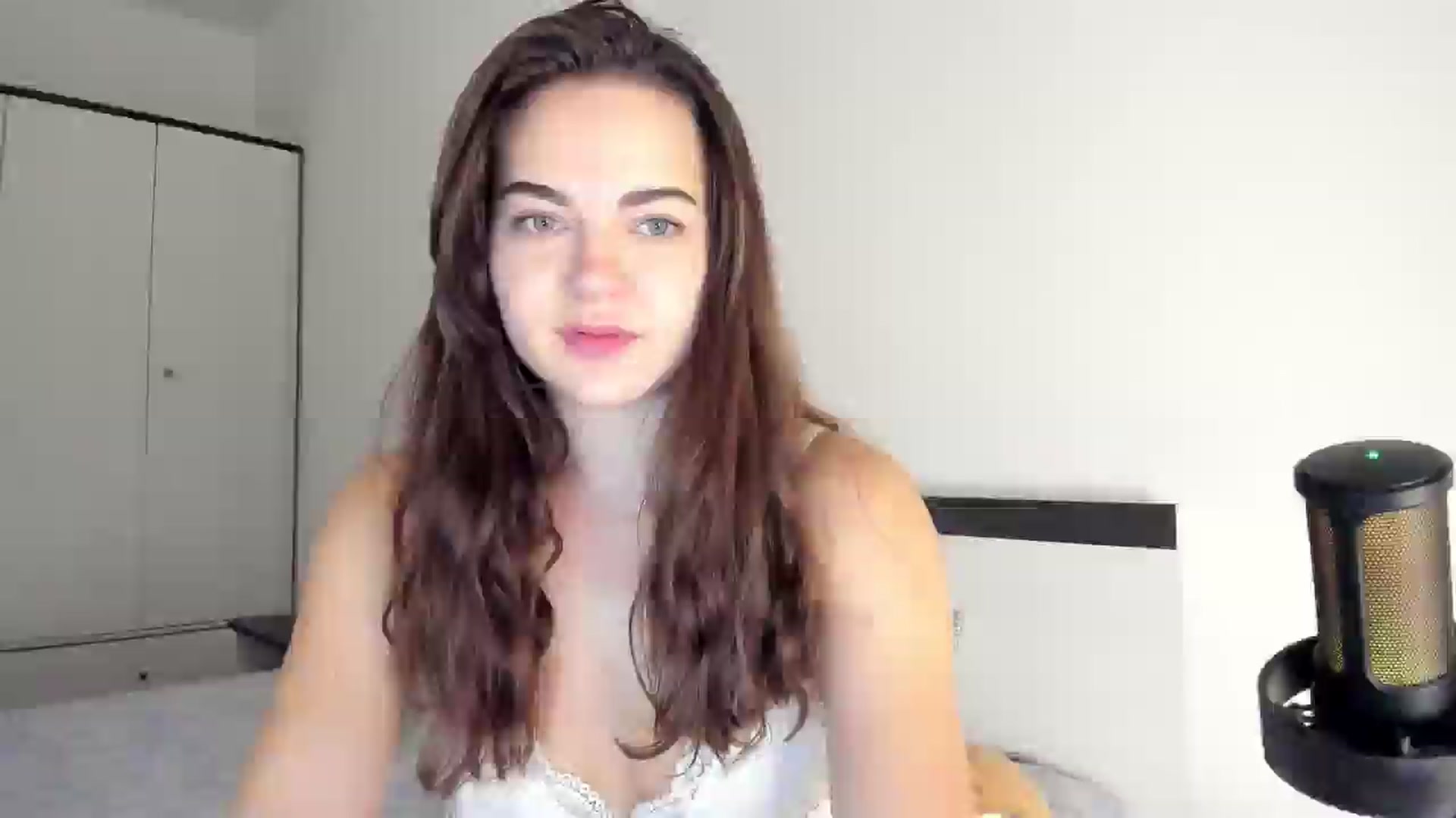 Gallery image thumbnail from BeeTheQueen's myfreecams stream on, 09/04/2024, 20:17 image 6 of 20