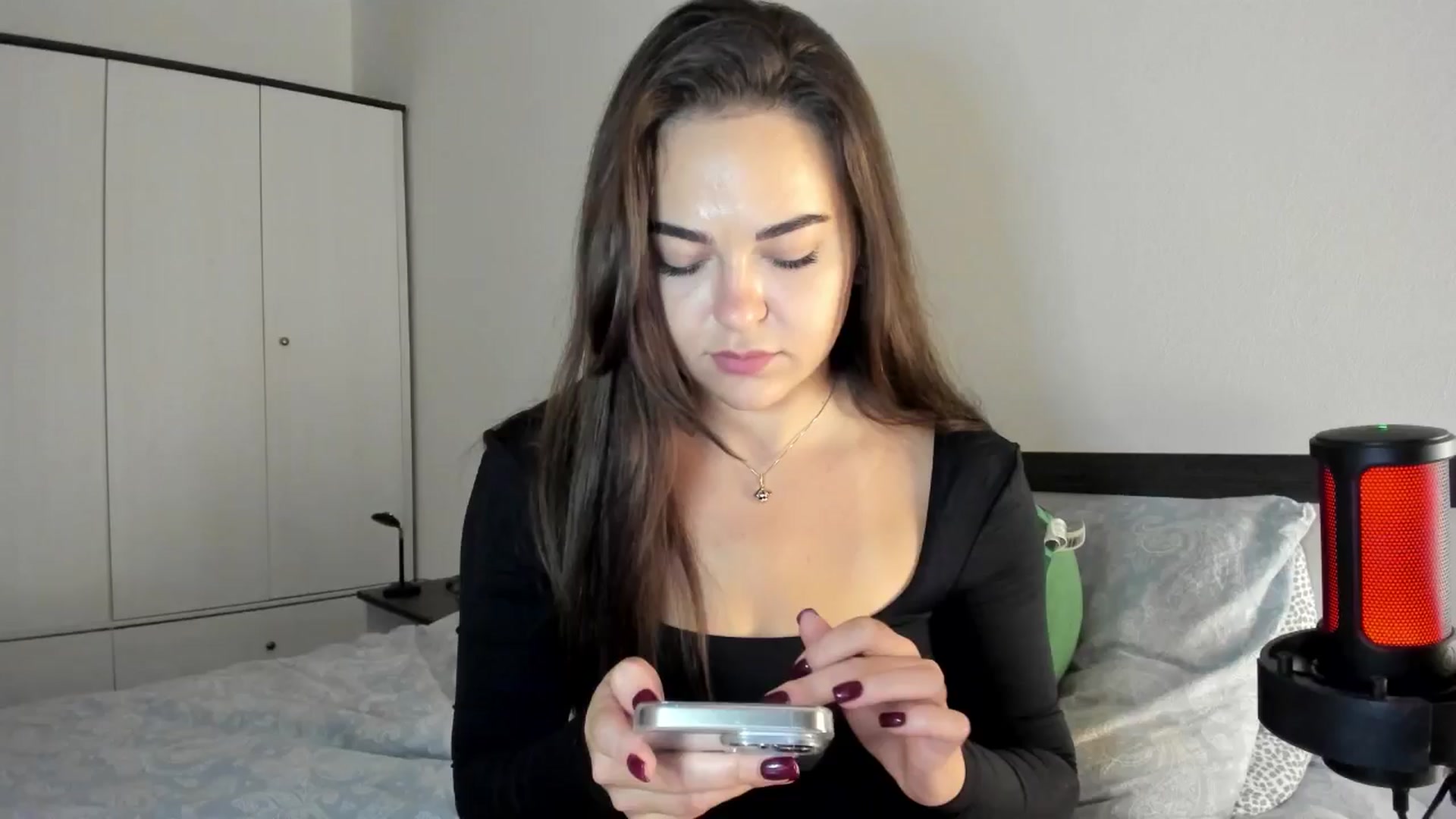 Gallery image thumbnail from BeeTheQueen's myfreecams stream on, 10/05/2024, 17:22 image 15 of 20