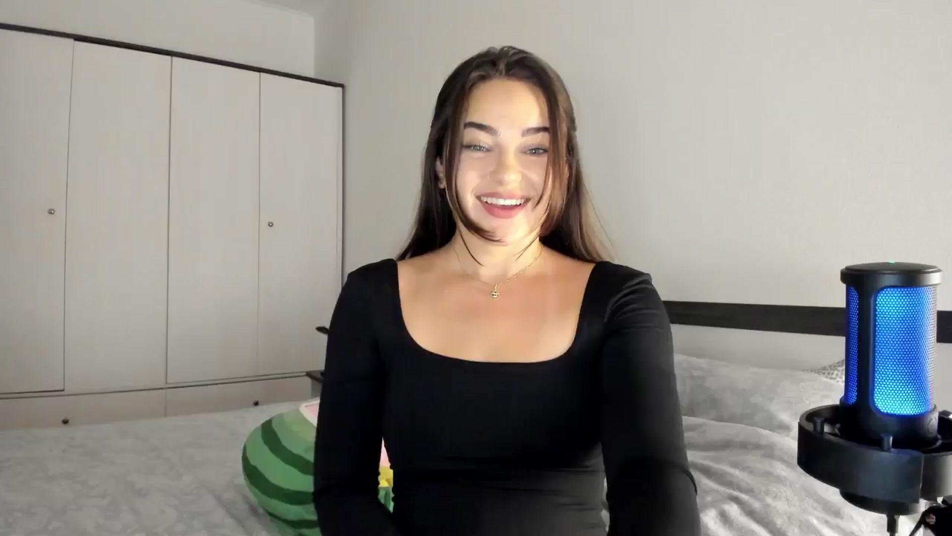 Gallery image thumbnail from BeeTheQueen's myfreecams stream on, 10/06/2024, 19:13 image 1 of 20