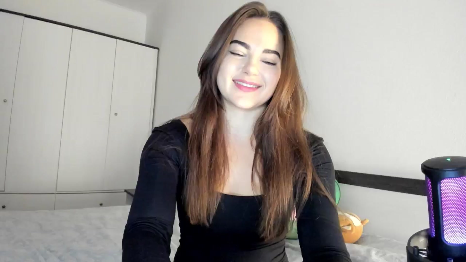 Gallery image thumbnail from BeeTheQueen's myfreecams stream on, 11/18/2024, 14:11 image 10 of 20