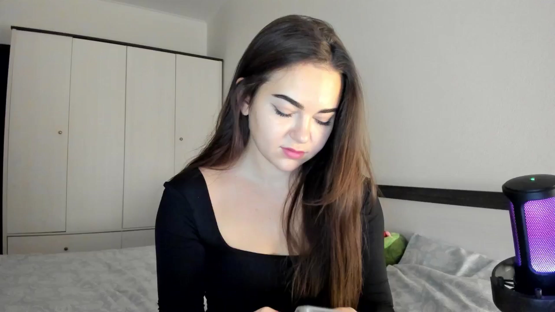 Gallery image thumbnail from BeeTheQueen's myfreecams stream on, 11/18/2024, 15:05 image 11 of 20
