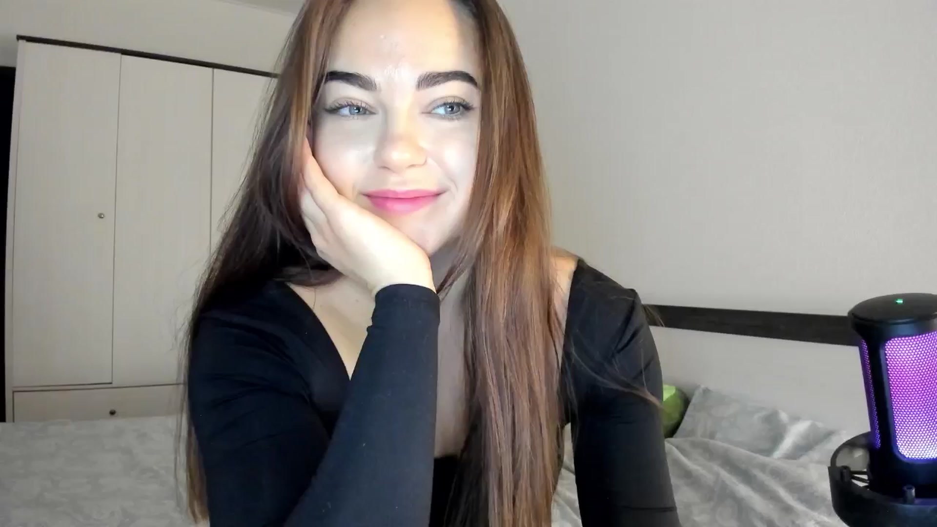 Gallery image thumbnail from BeeTheQueen's myfreecams stream on, 11/18/2024, 15:05 image 7 of 20