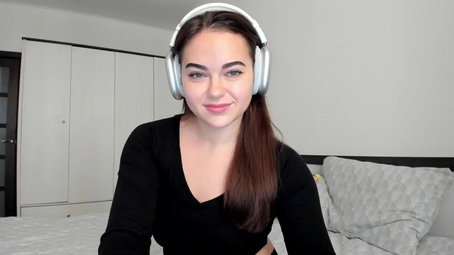 Gallery image thumbnail from BeeTheQueen's myfreecams stream on, 11/25/2024, 13:45 image 15 of 20